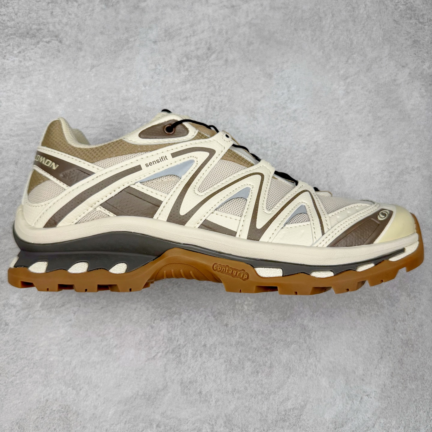 图片[5]-＃福利特价️ Salomon XT-QUEST ADV 萨洛蒙潮流越野机能户外功能鞋 纯原外贸平台特供订单 耗时半年巨作 全套原纸板楦头开发 原厂特供网布配套加持 确保原汁原味 完美呈现版型 原档数据独家私模五层组合大底 男女鞋同步官方开发至46.5 原装Ortholite轻量化鞋垫 中底布带钢印编号 原厂TPU锁扣 进口港宝加持 后跟自然饱满 还原公司包裹性 基于 SALOMON 初代 XT 鞋身造型并搭载 4D ADVANCED CHASSIS™ 大底打造而成 为这款 XT-QUEST 带来了多项足部控制与保护等功能性 如在运动过程中控制左右晃动的过程而提高稳定性、改善长途越野过程中足中到足尖的过渡、提高感知岩石的精确度以抵抗尖锐物体对脚底的伤害以及采用动态缓冲来增强穿着舒适感 从而减轻疲劳感 使 XT-QUEST 成为一双舒适且安全的户外之履 尺码：36 36.5 37.5 38 38.5 39 40 40.5 41 42 42.5 43 44 44.5 45-选品中心