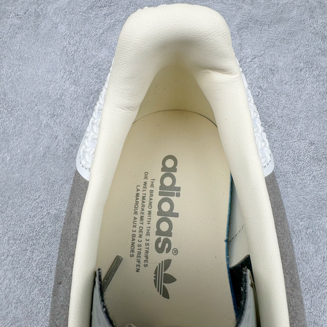图片[14]-＃CS纯原 AD Original Gazelle Indoor Trainers 瞪羚室内鞋系列低帮复古百搭休闲运动德训风板鞋 灰白 IF1807 高端零售特供批次 原厂定制长毛翻毛皮组合环保纤维革鞋面材质 内置环保海玻璃鞋垫 外置RB橡胶大底 产品品控稳定性领先行业 原厂全套原楦原纸板冲刀磨具开发 原厂皮料加持 原厂港宝加持定型后跟R度完美 将复古进行到底 简约流畅 三十年不变经典 这款Gazelle运动鞋 无论面料、配色、质感或设计 都只在重现其1991年原款的经典 皮革鞋面 撞色三条纹和鞋跟标的设计 力求呈现90年代的经典复古风潮 Samba火热的同时 也带动了其它的复古鞋型 Gazelle便是其中一只 Gazelle Indoor拥有包边更宽的T字型鞋头 更好的保护运动员的前掌 浓浓的复古氛围感 非常适合现在流行的Cleanfit风格 尺码：35.5 36 36.5 37.5 38 38.5 39 40 40.5 41 42 42.5 43 44 44.5 45 46-选品中心