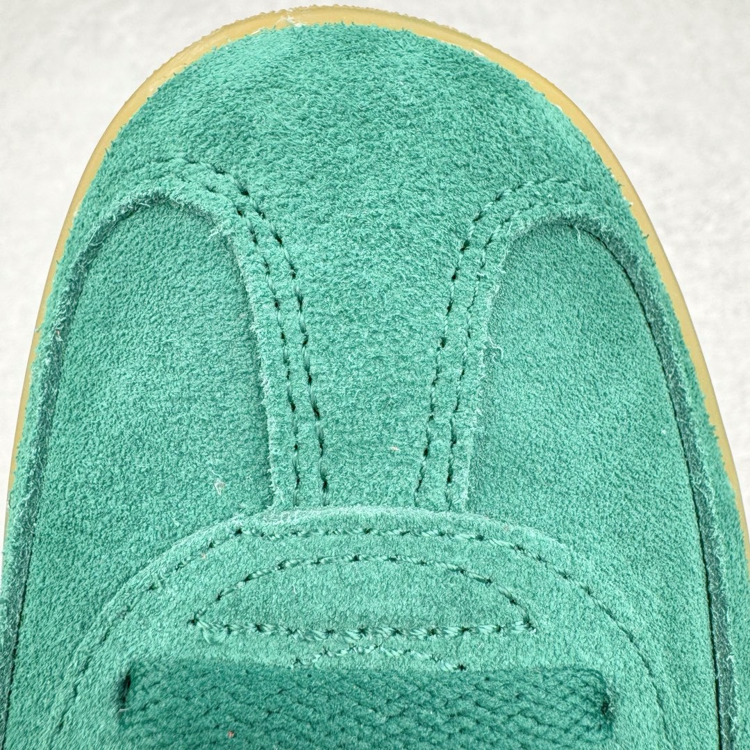 图片[21]-＃CS纯原 AD Original Gazelle Indoor Trainers 瞪羚室内鞋系列低帮复古百搭休闲运动德训风板鞋 蓝绿 IG9979 高端零售特供批次 原厂定制长毛翻毛皮组合环保纤维革鞋面材质 内置环保海玻璃鞋垫 外置RB橡胶大底 产品品控稳定性领先行业 原厂全套原楦原纸板冲刀磨具开发 原厂皮料加持 原厂港宝加持定型后跟R度完美 将复古进行到底 简约流畅 三十年不变经典 这款Gazelle运动鞋 无论面料、配色、质感或设计 都只在重现其1991年原款的经典 皮革鞋面 撞色三条纹和鞋跟标的设计 力求呈现90年代的经典复古风潮 Samba火热的同时 也带动了其它的复古鞋型 Gazelle便是其中一只 Gazelle Indoor拥有包边更宽的T字型鞋头 更好的保护运动员的前掌 浓浓的复古氛围感 非常适合现在流行的Cleanfit风格 尺码：35.5 36 36.5 37.5 38 38.5 39 40 40.5 41 42 42.5 43 44 44.5 45 46-选品中心