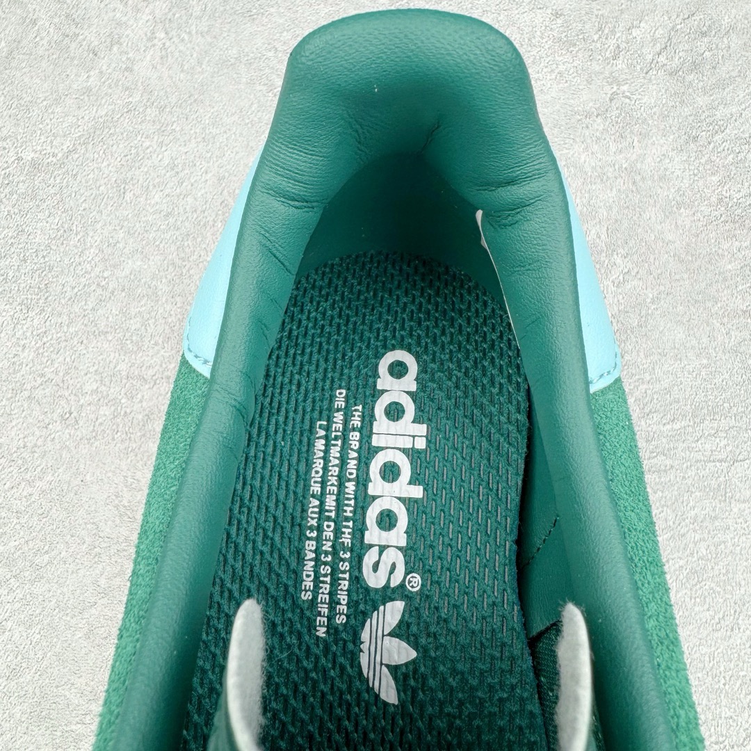 图片[16]-＃CS纯原 AD Original Gazelle Indoor Trainers 瞪羚室内鞋系列低帮复古百搭休闲运动德训风板鞋 蓝绿 IG9979 高端零售特供批次 原厂定制长毛翻毛皮组合环保纤维革鞋面材质 内置环保海玻璃鞋垫 外置RB橡胶大底 产品品控稳定性领先行业 原厂全套原楦原纸板冲刀磨具开发 原厂皮料加持 原厂港宝加持定型后跟R度完美 将复古进行到底 简约流畅 三十年不变经典 这款Gazelle运动鞋 无论面料、配色、质感或设计 都只在重现其1991年原款的经典 皮革鞋面 撞色三条纹和鞋跟标的设计 力求呈现90年代的经典复古风潮 Samba火热的同时 也带动了其它的复古鞋型 Gazelle便是其中一只 Gazelle Indoor拥有包边更宽的T字型鞋头 更好的保护运动员的前掌 浓浓的复古氛围感 非常适合现在流行的Cleanfit风格 尺码：35.5 36 36.5 37.5 38 38.5 39 40 40.5 41 42 42.5 43 44 44.5 45 46-选品中心