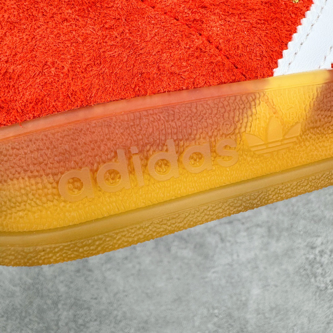 图片[13]-＃CS纯原 AD Original Gazelle Indoor Trainers 瞪羚室内鞋系列低帮复古百搭休闲运动德训风板鞋 红白 HQ8718 高端零售特供批次 原厂定制长毛翻毛皮组合环保纤维革鞋面材质 内置环保海玻璃鞋垫 外置RB橡胶大底 产品品控稳定性领先行业 原厂全套原楦原纸板冲刀磨具开发 原厂皮料加持 原厂港宝加持定型后跟R度完美 将复古进行到底 简约流畅 三十年不变经典 这款Gazelle运动鞋 无论面料、配色、质感或设计 都只在重现其1991年原款的经典 皮革鞋面 撞色三条纹和鞋跟标的设计 力求呈现90年代的经典复古风潮 Samba火热的同时 也带动了其它的复古鞋型 Gazelle便是其中一只 Gazelle Indoor拥有包边更宽的T字型鞋头 更好的保护运动员的前掌 浓浓的复古氛围感 非常适合现在流行的Cleanfit风格 尺码：35.5 36 36.5 37.5 38 38.5 39 40 40.5 41 42 42.5 43 44 44.5 45 46-选品中心