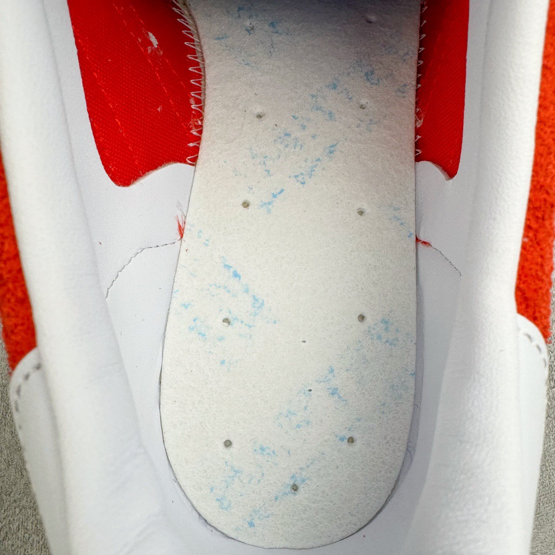 图片[22]-＃CS纯原 AD Original Gazelle Indoor Trainers 瞪羚室内鞋系列低帮复古百搭休闲运动德训风板鞋 红白 HQ8718 高端零售特供批次 原厂定制长毛翻毛皮组合环保纤维革鞋面材质 内置环保海玻璃鞋垫 外置RB橡胶大底 产品品控稳定性领先行业 原厂全套原楦原纸板冲刀磨具开发 原厂皮料加持 原厂港宝加持定型后跟R度完美 将复古进行到底 简约流畅 三十年不变经典 这款Gazelle运动鞋 无论面料、配色、质感或设计 都只在重现其1991年原款的经典 皮革鞋面 撞色三条纹和鞋跟标的设计 力求呈现90年代的经典复古风潮 Samba火热的同时 也带动了其它的复古鞋型 Gazelle便是其中一只 Gazelle Indoor拥有包边更宽的T字型鞋头 更好的保护运动员的前掌 浓浓的复古氛围感 非常适合现在流行的Cleanfit风格 尺码：35.5 36 36.5 37.5 38 38.5 39 40 40.5 41 42 42.5 43 44 44.5 45 46-选品中心