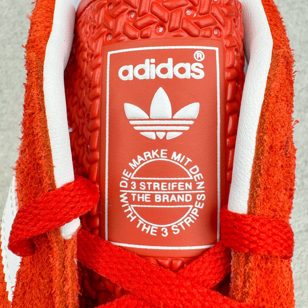 图片[11]-＃CS纯原 AD Original Gazelle Indoor Trainers 瞪羚室内鞋系列低帮复古百搭休闲运动德训风板鞋 红白 HQ8718 高端零售特供批次 原厂定制长毛翻毛皮组合环保纤维革鞋面材质 内置环保海玻璃鞋垫 外置RB橡胶大底 产品品控稳定性领先行业 原厂全套原楦原纸板冲刀磨具开发 原厂皮料加持 原厂港宝加持定型后跟R度完美 将复古进行到底 简约流畅 三十年不变经典 这款Gazelle运动鞋 无论面料、配色、质感或设计 都只在重现其1991年原款的经典 皮革鞋面 撞色三条纹和鞋跟标的设计 力求呈现90年代的经典复古风潮 Samba火热的同时 也带动了其它的复古鞋型 Gazelle便是其中一只 Gazelle Indoor拥有包边更宽的T字型鞋头 更好的保护运动员的前掌 浓浓的复古氛围感 非常适合现在流行的Cleanfit风格 尺码：35.5 36 36.5 37.5 38 38.5 39 40 40.5 41 42 42.5 43 44 44.5 45 46-选品中心