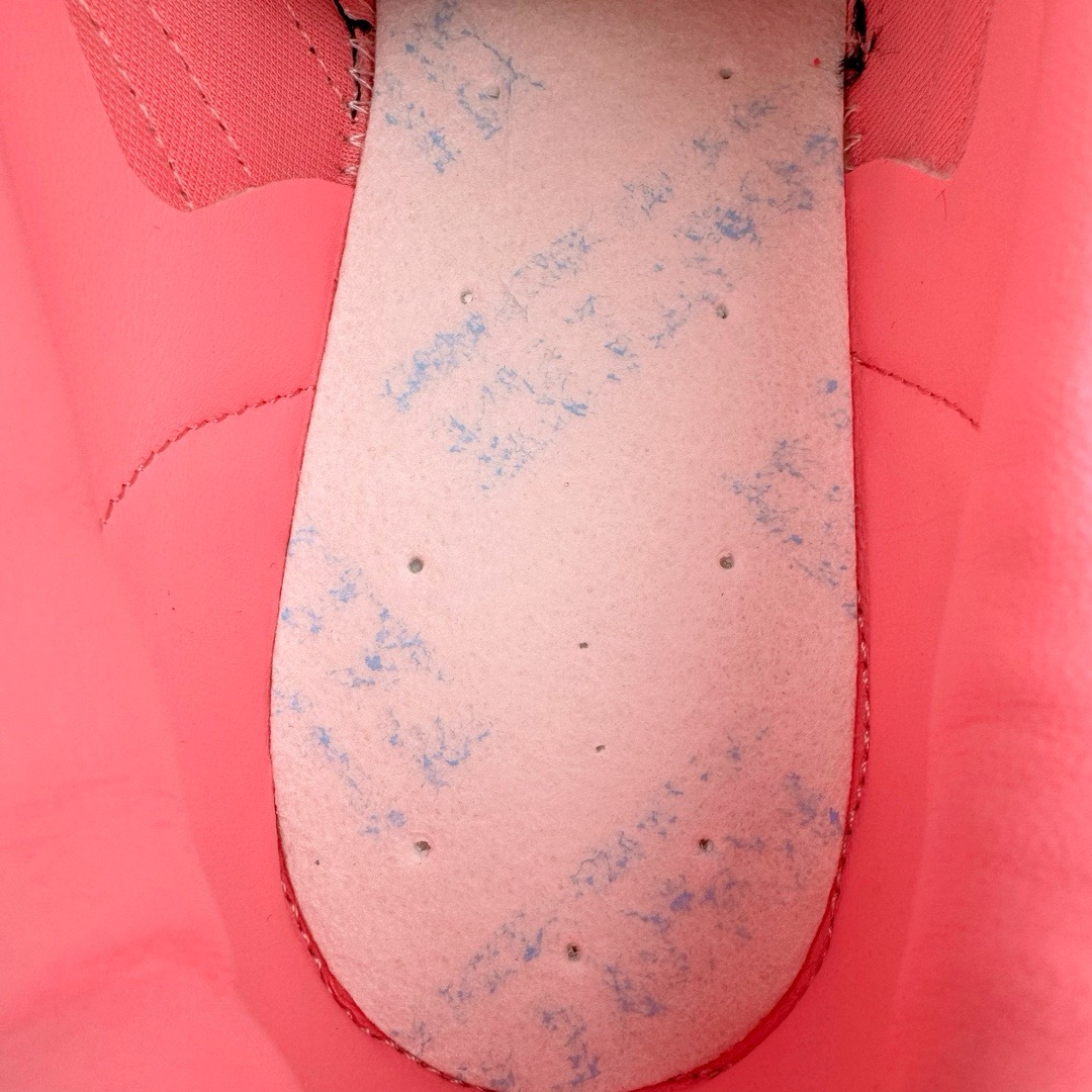 图片[12]-＃CS纯原 AD Original Gazelle Indoor Trainers 瞪羚室内鞋系列低帮复古百搭休闲运动德训风板鞋 粉黑 IE7002 高端零售特供批次 原厂定制长毛翻毛皮组合环保纤维革鞋面材质 内置环保海玻璃鞋垫 外置RB橡胶大底 产品品控稳定性领先行业 原厂全套原楦原纸板冲刀磨具开发 原厂皮料加持 原厂港宝加持定型后跟R度完美 将复古进行到底 简约流畅 三十年不变经典 这款Gazelle运动鞋 无论面料、配色、质感或设计 都只在重现其1991年原款的经典 皮革鞋面 撞色三条纹和鞋跟标的设计 力求呈现90年代的经典复古风潮 Samba火热的同时 也带动了其它的复古鞋型 Gazelle便是其中一只 Gazelle Indoor拥有包边更宽的T字型鞋头 更好的保护运动员的前掌 浓浓的复古氛围感 非常适合现在流行的Cleanfit风格 尺码：35.5 36 36.5 37.5 38 38.5 39 40 40.5 41 42 42.5 43 44 44.5 45 46-选品中心