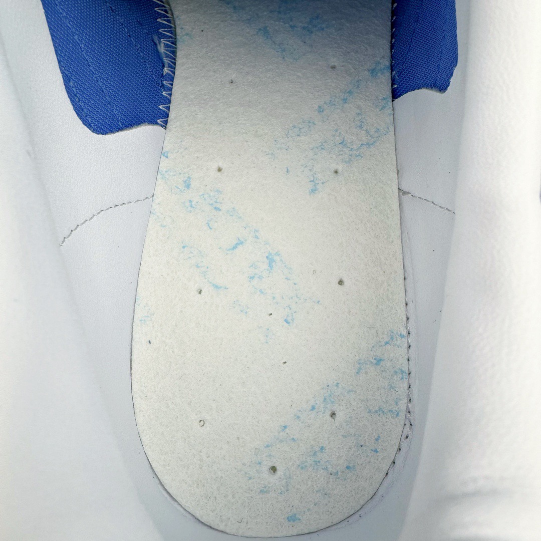 图片[18]-＃CS纯原 AD Original Gazelle Indoor Trainers 瞪羚室内鞋系列低帮复古百搭休闲运动德训风板鞋 蓝白 HQ8717 高端零售特供批次 原厂定制长毛翻毛皮组合环保纤维革鞋面材质 内置环保海玻璃鞋垫 外置RB橡胶大底 产品品控稳定性领先行业 原厂全套原楦原纸板冲刀磨具开发 原厂皮料加持 原厂港宝加持定型后跟R度完美 将复古进行到底 简约流畅 三十年不变经典 这款Gazelle运动鞋 无论面料、配色、质感或设计 都只在重现其1991年原款的经典 皮革鞋面 撞色三条纹和鞋跟标的设计 力求呈现90年代的经典复古风潮 Samba火热的同时 也带动了其它的复古鞋型 Gazelle便是其中一只 Gazelle Indoor拥有包边更宽的T字型鞋头 更好的保护运动员的前掌 浓浓的复古氛围感 非常适合现在流行的Cleanfit风格 尺码：35.5 36 36.5 37.5 38 38.5 39 40 40.5 41 42 42.5 43 44 44.5 45 46-选品中心
