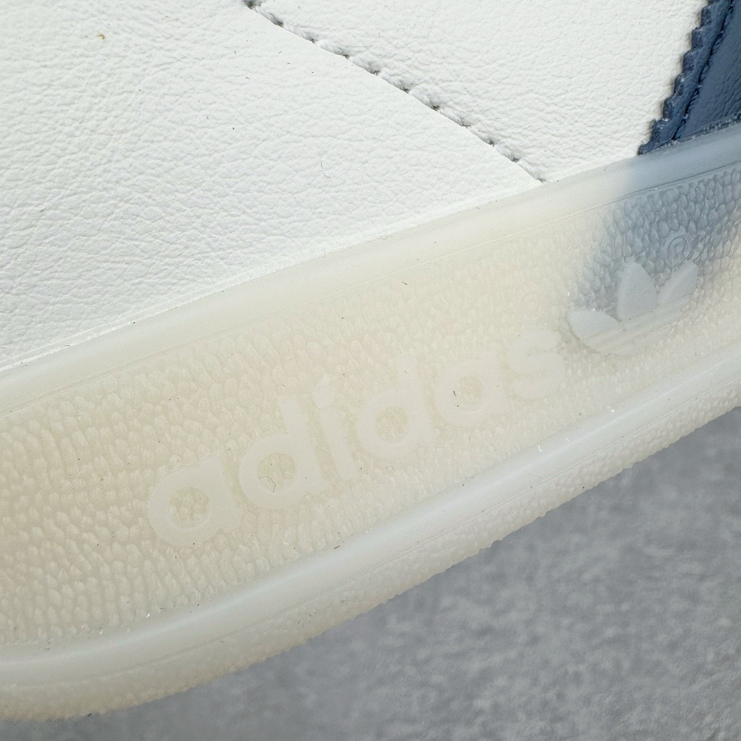 图片[14]-＃CS纯原 AD Original Gazelle Indoor Trainers 瞪羚室内鞋系列低帮复古百搭休闲运动德训风板鞋 白紫 IG1643 高端零售特供批次 原厂定制长毛翻毛皮组合环保纤维革鞋面材质 内置环保海玻璃鞋垫 外置RB橡胶大底 产品品控稳定性领先行业 原厂全套原楦原纸板冲刀磨具开发 原厂皮料加持 原厂港宝加持定型后跟R度完美 将复古进行到底 简约流畅 三十年不变经典 这款Gazelle运动鞋 无论面料、配色、质感或设计 都只在重现其1991年原款的经典 皮革鞋面 撞色三条纹和鞋跟标的设计 力求呈现90年代的经典复古风潮 Samba火热的同时 也带动了其它的复古鞋型 Gazelle便是其中一只 Gazelle Indoor拥有包边更宽的T字型鞋头 更好的保护运动员的前掌 浓浓的复古氛围感 非常适合现在流行的Cleanfit风格 尺码：35.5 36 36.5 37.5 38 38.5 39 40 40.5 41 42 42.5 43 44 44.5 45 46-选品中心