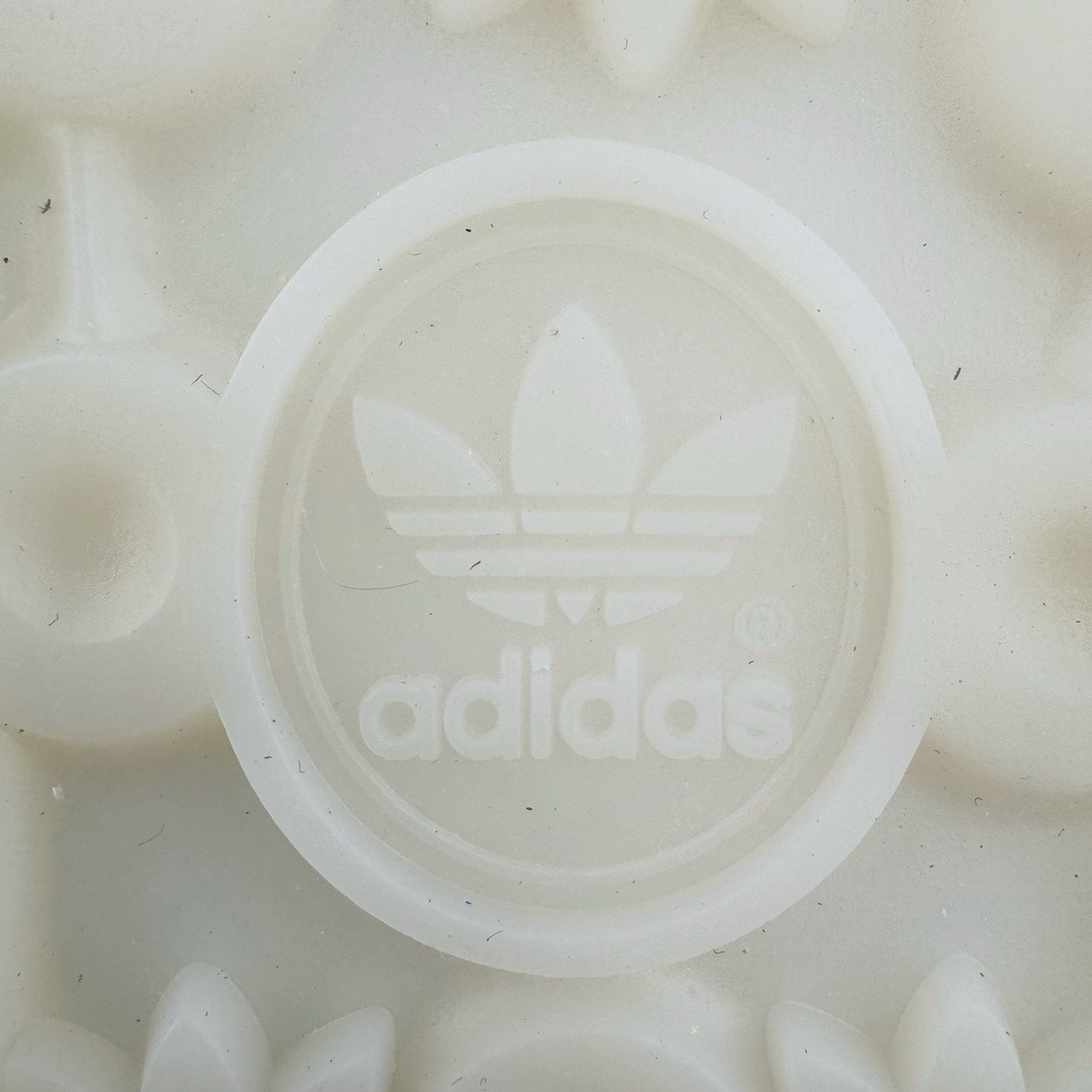 图片[15]-＃CS纯原 AD Original Gazelle Indoor Trainers 瞪羚室内鞋系列低帮复古百搭休闲运动德训风板鞋 白紫 IG1643 高端零售特供批次 原厂定制长毛翻毛皮组合环保纤维革鞋面材质 内置环保海玻璃鞋垫 外置RB橡胶大底 产品品控稳定性领先行业 原厂全套原楦原纸板冲刀磨具开发 原厂皮料加持 原厂港宝加持定型后跟R度完美 将复古进行到底 简约流畅 三十年不变经典 这款Gazelle运动鞋 无论面料、配色、质感或设计 都只在重现其1991年原款的经典 皮革鞋面 撞色三条纹和鞋跟标的设计 力求呈现90年代的经典复古风潮 Samba火热的同时 也带动了其它的复古鞋型 Gazelle便是其中一只 Gazelle Indoor拥有包边更宽的T字型鞋头 更好的保护运动员的前掌 浓浓的复古氛围感 非常适合现在流行的Cleanfit风格 尺码：35.5 36 36.5 37.5 38 38.5 39 40 40.5 41 42 42.5 43 44 44.5 45 46-选品中心