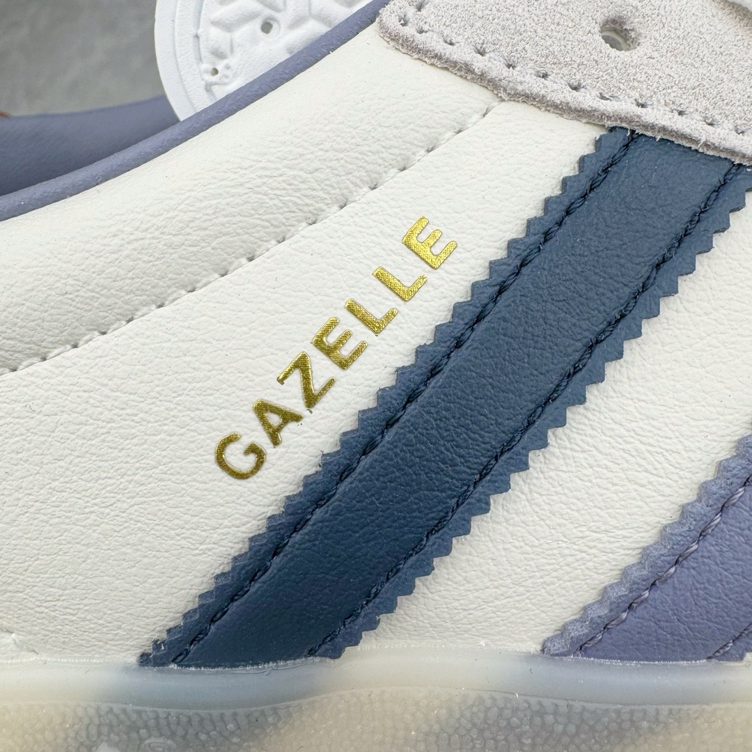 图片[12]-＃CS纯原 AD Original Gazelle Indoor Trainers 瞪羚室内鞋系列低帮复古百搭休闲运动德训风板鞋 白紫 IG1643 高端零售特供批次 原厂定制长毛翻毛皮组合环保纤维革鞋面材质 内置环保海玻璃鞋垫 外置RB橡胶大底 产品品控稳定性领先行业 原厂全套原楦原纸板冲刀磨具开发 原厂皮料加持 原厂港宝加持定型后跟R度完美 将复古进行到底 简约流畅 三十年不变经典 这款Gazelle运动鞋 无论面料、配色、质感或设计 都只在重现其1991年原款的经典 皮革鞋面 撞色三条纹和鞋跟标的设计 力求呈现90年代的经典复古风潮 Samba火热的同时 也带动了其它的复古鞋型 Gazelle便是其中一只 Gazelle Indoor拥有包边更宽的T字型鞋头 更好的保护运动员的前掌 浓浓的复古氛围感 非常适合现在流行的Cleanfit风格 尺码：35.5 36 36.5 37.5 38 38.5 39 40 40.5 41 42 42.5 43 44 44.5 45 46-选品中心