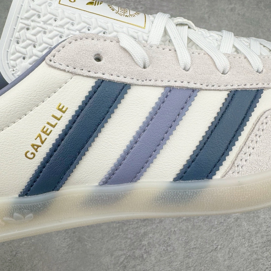图片[11]-＃CS纯原 AD Original Gazelle Indoor Trainers 瞪羚室内鞋系列低帮复古百搭休闲运动德训风板鞋 白紫 IG1643 高端零售特供批次 原厂定制长毛翻毛皮组合环保纤维革鞋面材质 内置环保海玻璃鞋垫 外置RB橡胶大底 产品品控稳定性领先行业 原厂全套原楦原纸板冲刀磨具开发 原厂皮料加持 原厂港宝加持定型后跟R度完美 将复古进行到底 简约流畅 三十年不变经典 这款Gazelle运动鞋 无论面料、配色、质感或设计 都只在重现其1991年原款的经典 皮革鞋面 撞色三条纹和鞋跟标的设计 力求呈现90年代的经典复古风潮 Samba火热的同时 也带动了其它的复古鞋型 Gazelle便是其中一只 Gazelle Indoor拥有包边更宽的T字型鞋头 更好的保护运动员的前掌 浓浓的复古氛围感 非常适合现在流行的Cleanfit风格 尺码：35.5 36 36.5 37.5 38 38.5 39 40 40.5 41 42 42.5 43 44 44.5 45 46-选品中心