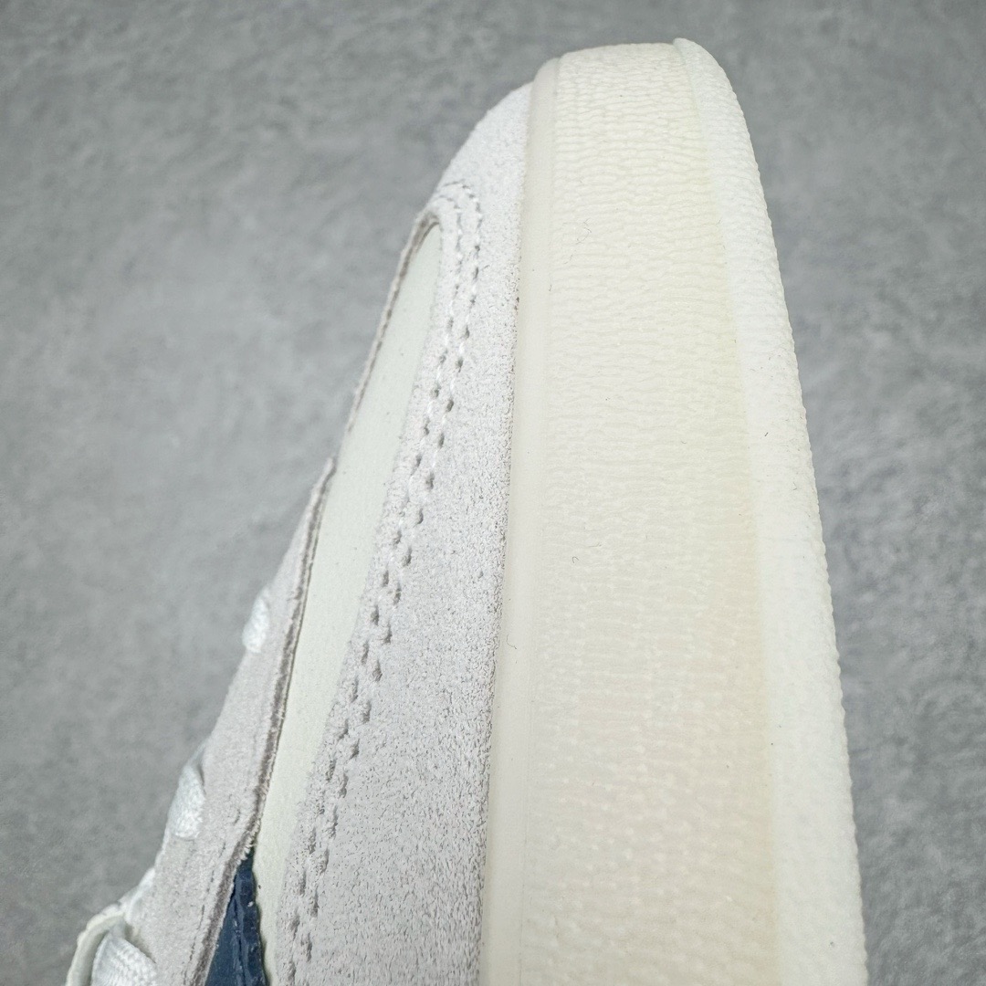 图片[10]-＃CS纯原 AD Original Gazelle Indoor Trainers 瞪羚室内鞋系列低帮复古百搭休闲运动德训风板鞋 白紫 IG1643 高端零售特供批次 原厂定制长毛翻毛皮组合环保纤维革鞋面材质 内置环保海玻璃鞋垫 外置RB橡胶大底 产品品控稳定性领先行业 原厂全套原楦原纸板冲刀磨具开发 原厂皮料加持 原厂港宝加持定型后跟R度完美 将复古进行到底 简约流畅 三十年不变经典 这款Gazelle运动鞋 无论面料、配色、质感或设计 都只在重现其1991年原款的经典 皮革鞋面 撞色三条纹和鞋跟标的设计 力求呈现90年代的经典复古风潮 Samba火热的同时 也带动了其它的复古鞋型 Gazelle便是其中一只 Gazelle Indoor拥有包边更宽的T字型鞋头 更好的保护运动员的前掌 浓浓的复古氛围感 非常适合现在流行的Cleanfit风格 尺码：35.5 36 36.5 37.5 38 38.5 39 40 40.5 41 42 42.5 43 44 44.5 45 46-选品中心