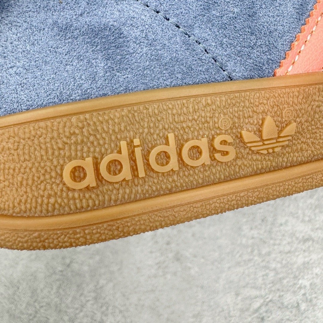 图片[17]-＃CS纯原 AD Original Gazelle Indoor Trainers 瞪羚室内鞋系列低帮复古百搭休闲运动德训风板鞋 蓝粉 IG1640 高端零售特供批次 原厂定制长毛翻毛皮组合环保纤维革鞋面材质 内置环保海玻璃鞋垫 外置RB橡胶大底 产品品控稳定性领先行业 原厂全套原楦原纸板冲刀磨具开发 原厂皮料加持 原厂港宝加持定型后跟R度完美 将复古进行到底 简约流畅 三十年不变经典 这款Gazelle运动鞋 无论面料、配色、质感或设计 都只在重现其1991年原款的经典 皮革鞋面 撞色三条纹和鞋跟标的设计 力求呈现90年代的经典复古风潮 Samba火热的同时 也带动了其它的复古鞋型 Gazelle便是其中一只 Gazelle Indoor拥有包边更宽的T字型鞋头 更好的保护运动员的前掌 浓浓的复古氛围感 非常适合现在流行的Cleanfit风格 尺码：35.5 36 36.5 37.5 38 38.5 39 40 40.5 41 42 42.5 43 44 44.5 45 46-选品中心