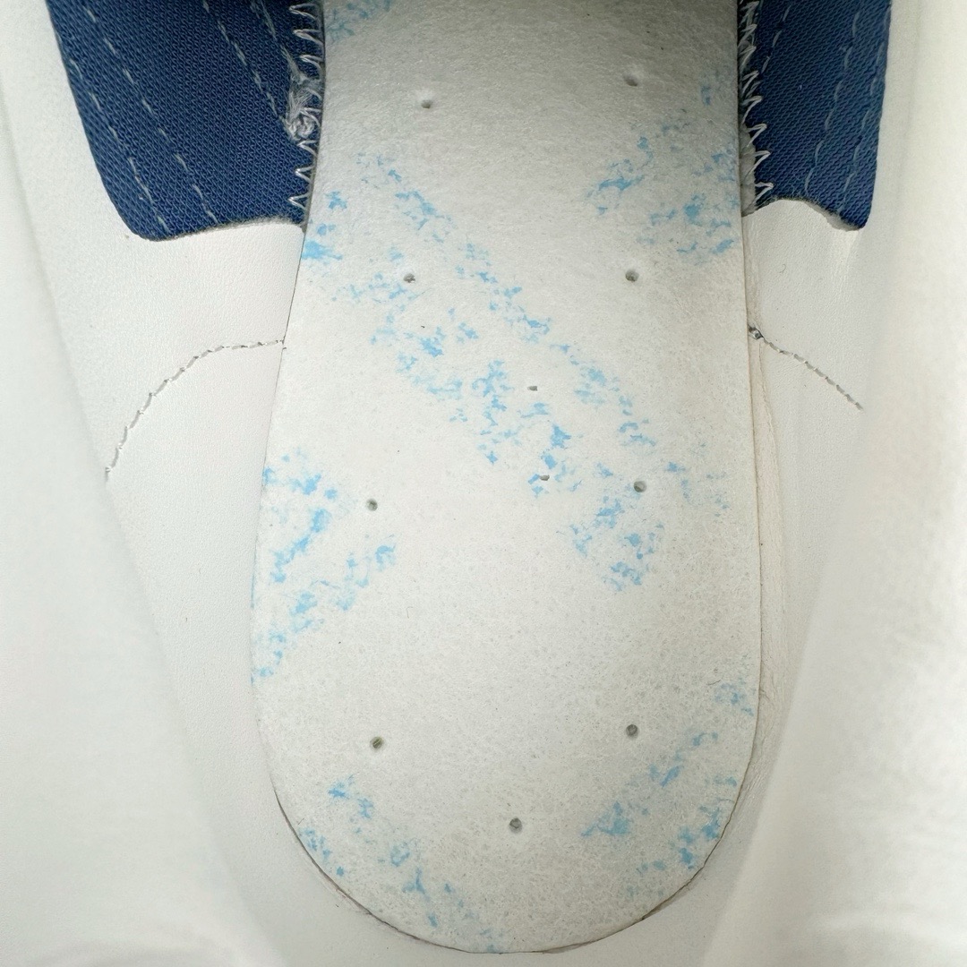图片[20]-＃CS纯原 AD Original Gazelle Indoor Trainers 瞪羚室内鞋系列低帮复古百搭休闲运动德训风板鞋 蓝粉 IG1640 高端零售特供批次 原厂定制长毛翻毛皮组合环保纤维革鞋面材质 内置环保海玻璃鞋垫 外置RB橡胶大底 产品品控稳定性领先行业 原厂全套原楦原纸板冲刀磨具开发 原厂皮料加持 原厂港宝加持定型后跟R度完美 将复古进行到底 简约流畅 三十年不变经典 这款Gazelle运动鞋 无论面料、配色、质感或设计 都只在重现其1991年原款的经典 皮革鞋面 撞色三条纹和鞋跟标的设计 力求呈现90年代的经典复古风潮 Samba火热的同时 也带动了其它的复古鞋型 Gazelle便是其中一只 Gazelle Indoor拥有包边更宽的T字型鞋头 更好的保护运动员的前掌 浓浓的复古氛围感 非常适合现在流行的Cleanfit风格 尺码：35.5 36 36.5 37.5 38 38.5 39 40 40.5 41 42 42.5 43 44 44.5 45 46-选品中心