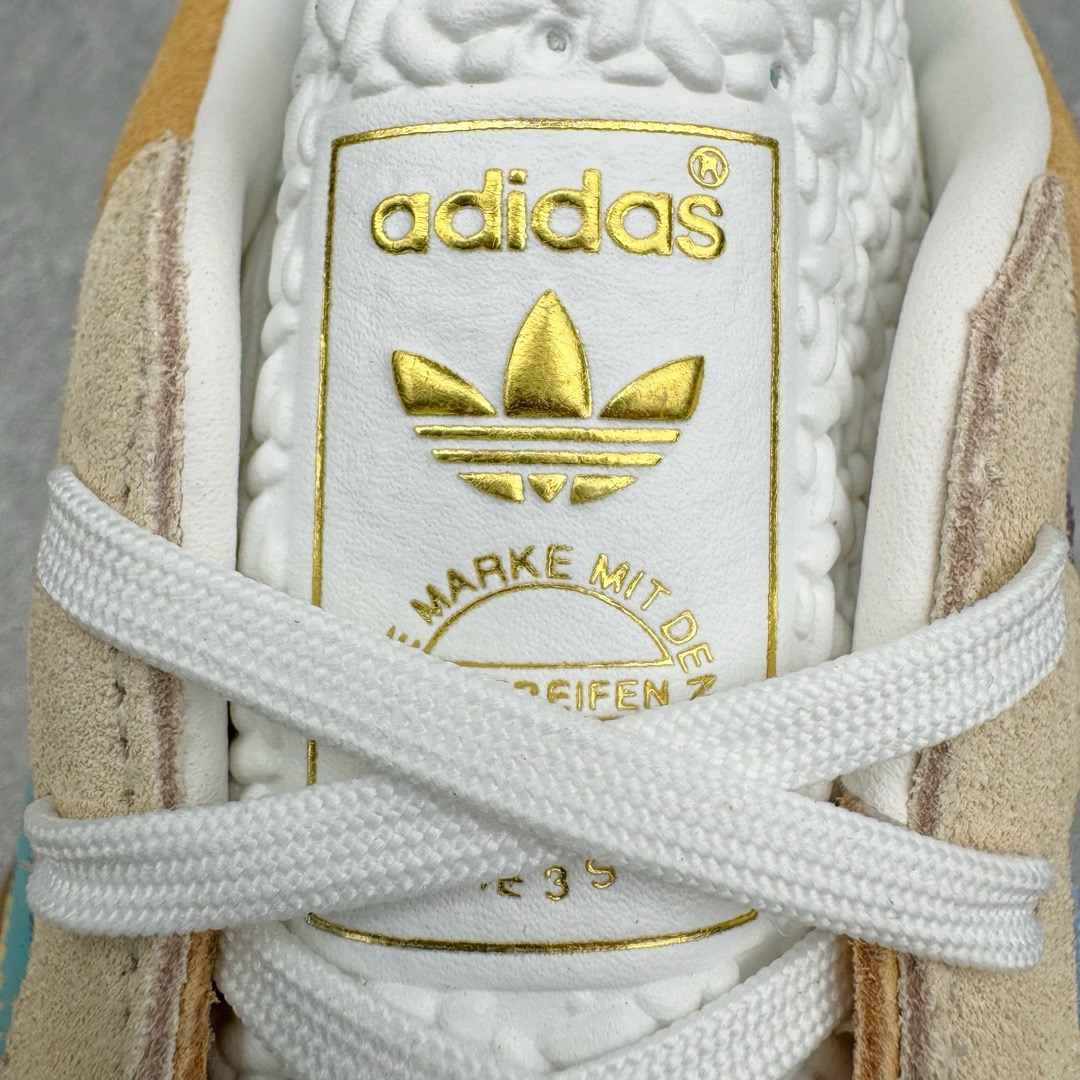 图片[12]-＃CS纯原 AD Original Gazelle Indoor Trainers 瞪羚室内鞋系列低帮复古百搭休闲运动德训风板鞋 黄米紫 IG1636 高端零售特供批次 原厂定制长毛翻毛皮组合环保纤维革鞋面材质 内置环保海玻璃鞋垫 外置RB橡胶大底 产品品控稳定性领先行业 原厂全套原楦原纸板冲刀磨具开发 原厂皮料加持 原厂港宝加持定型后跟R度完美 将复古进行到底 简约流畅 三十年不变经典 这款Gazelle运动鞋 无论面料、配色、质感或设计 都只在重现其1991年原款的经典 皮革鞋面 撞色三条纹和鞋跟标的设计 力求呈现90年代的经典复古风潮 Samba火热的同时 也带动了其它的复古鞋型 Gazelle便是其中一只 Gazelle Indoor拥有包边更宽的T字型鞋头 更好的保护运动员的前掌 浓浓的复古氛围感 非常适合现在流行的Cleanfit风格 尺码：35.5 36 36.5 37.5 38 38.5 39 40 40.5 41 42 42.5 43 44 44.5 45 46-选品中心
