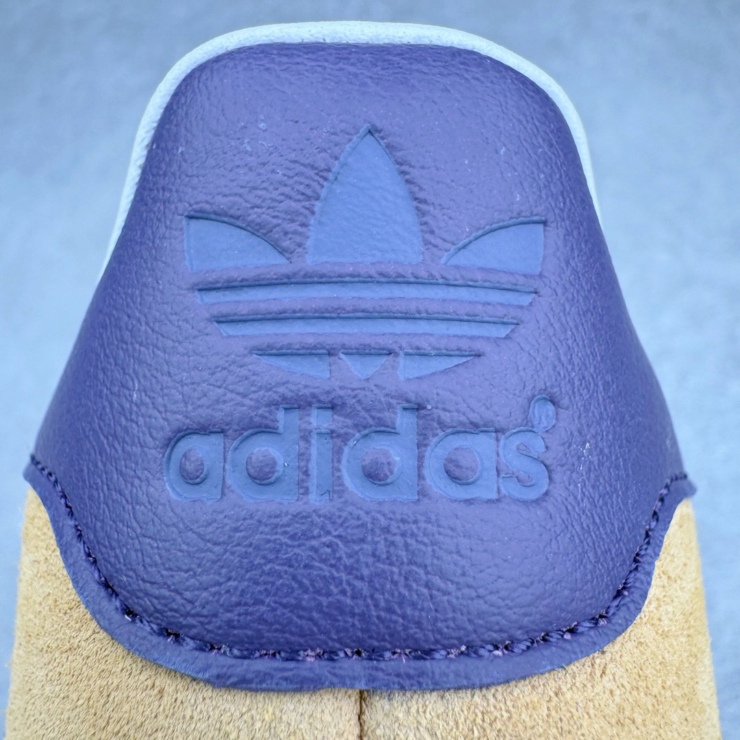 图片[15]-＃CS纯原 AD Original Gazelle Indoor Trainers 瞪羚室内鞋系列低帮复古百搭休闲运动德训风板鞋 黄米紫 IG1636 高端零售特供批次 原厂定制长毛翻毛皮组合环保纤维革鞋面材质 内置环保海玻璃鞋垫 外置RB橡胶大底 产品品控稳定性领先行业 原厂全套原楦原纸板冲刀磨具开发 原厂皮料加持 原厂港宝加持定型后跟R度完美 将复古进行到底 简约流畅 三十年不变经典 这款Gazelle运动鞋 无论面料、配色、质感或设计 都只在重现其1991年原款的经典 皮革鞋面 撞色三条纹和鞋跟标的设计 力求呈现90年代的经典复古风潮 Samba火热的同时 也带动了其它的复古鞋型 Gazelle便是其中一只 Gazelle Indoor拥有包边更宽的T字型鞋头 更好的保护运动员的前掌 浓浓的复古氛围感 非常适合现在流行的Cleanfit风格 尺码：35.5 36 36.5 37.5 38 38.5 39 40 40.5 41 42 42.5 43 44 44.5 45 46-选品中心