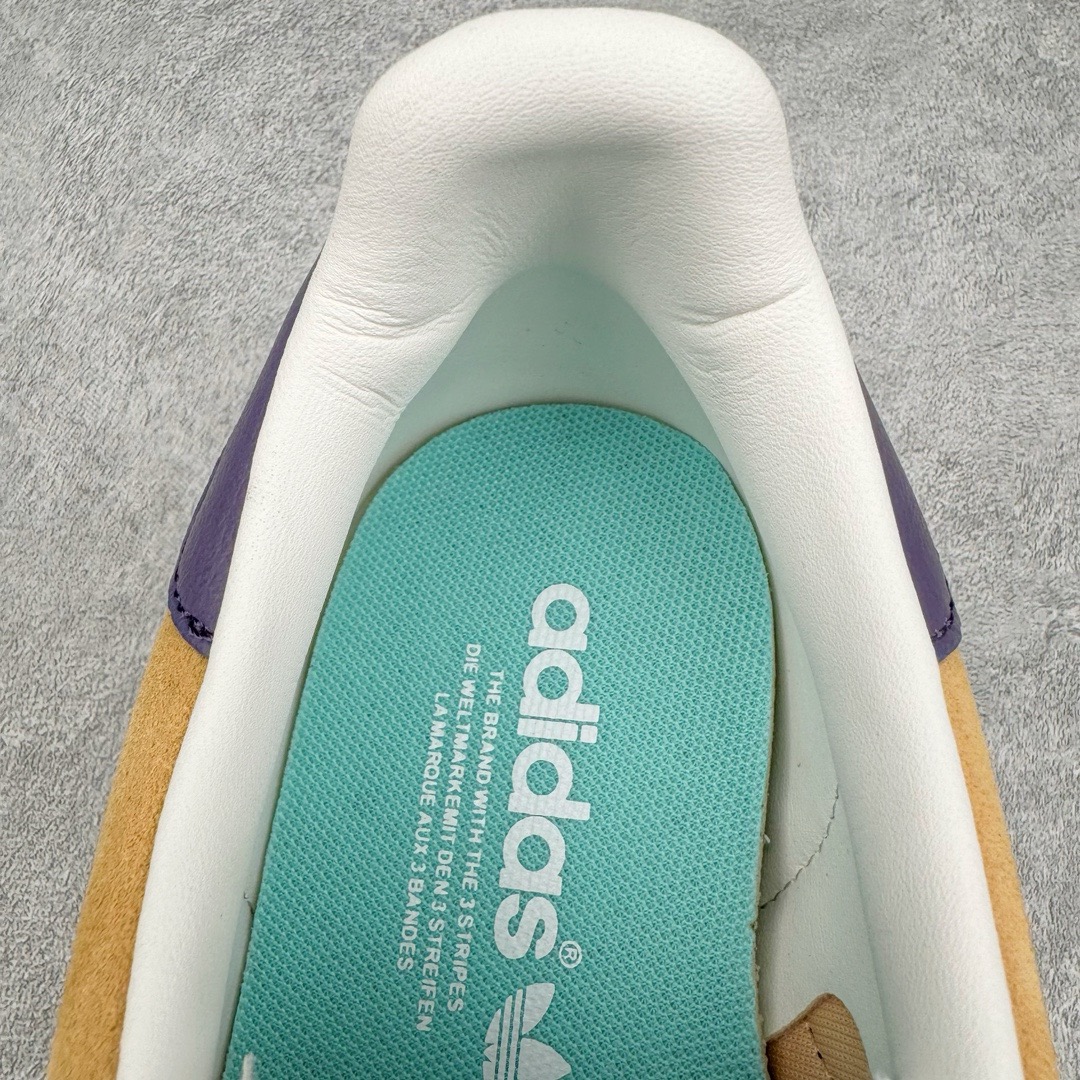 图片[16]-＃CS纯原 AD Original Gazelle Indoor Trainers 瞪羚室内鞋系列低帮复古百搭休闲运动德训风板鞋 黄米紫 IG1636 高端零售特供批次 原厂定制长毛翻毛皮组合环保纤维革鞋面材质 内置环保海玻璃鞋垫 外置RB橡胶大底 产品品控稳定性领先行业 原厂全套原楦原纸板冲刀磨具开发 原厂皮料加持 原厂港宝加持定型后跟R度完美 将复古进行到底 简约流畅 三十年不变经典 这款Gazelle运动鞋 无论面料、配色、质感或设计 都只在重现其1991年原款的经典 皮革鞋面 撞色三条纹和鞋跟标的设计 力求呈现90年代的经典复古风潮 Samba火热的同时 也带动了其它的复古鞋型 Gazelle便是其中一只 Gazelle Indoor拥有包边更宽的T字型鞋头 更好的保护运动员的前掌 浓浓的复古氛围感 非常适合现在流行的Cleanfit风格 尺码：35.5 36 36.5 37.5 38 38.5 39 40 40.5 41 42 42.5 43 44 44.5 45 46-选品中心