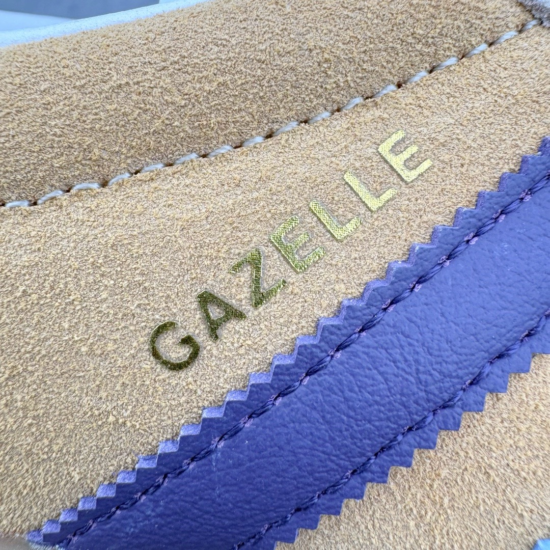 图片[11]-＃CS纯原 AD Original Gazelle Indoor Trainers 瞪羚室内鞋系列低帮复古百搭休闲运动德训风板鞋 黄米紫 IG1636 高端零售特供批次 原厂定制长毛翻毛皮组合环保纤维革鞋面材质 内置环保海玻璃鞋垫 外置RB橡胶大底 产品品控稳定性领先行业 原厂全套原楦原纸板冲刀磨具开发 原厂皮料加持 原厂港宝加持定型后跟R度完美 将复古进行到底 简约流畅 三十年不变经典 这款Gazelle运动鞋 无论面料、配色、质感或设计 都只在重现其1991年原款的经典 皮革鞋面 撞色三条纹和鞋跟标的设计 力求呈现90年代的经典复古风潮 Samba火热的同时 也带动了其它的复古鞋型 Gazelle便是其中一只 Gazelle Indoor拥有包边更宽的T字型鞋头 更好的保护运动员的前掌 浓浓的复古氛围感 非常适合现在流行的Cleanfit风格 尺码：35.5 36 36.5 37.5 38 38.5 39 40 40.5 41 42 42.5 43 44 44.5 45 46-选品中心