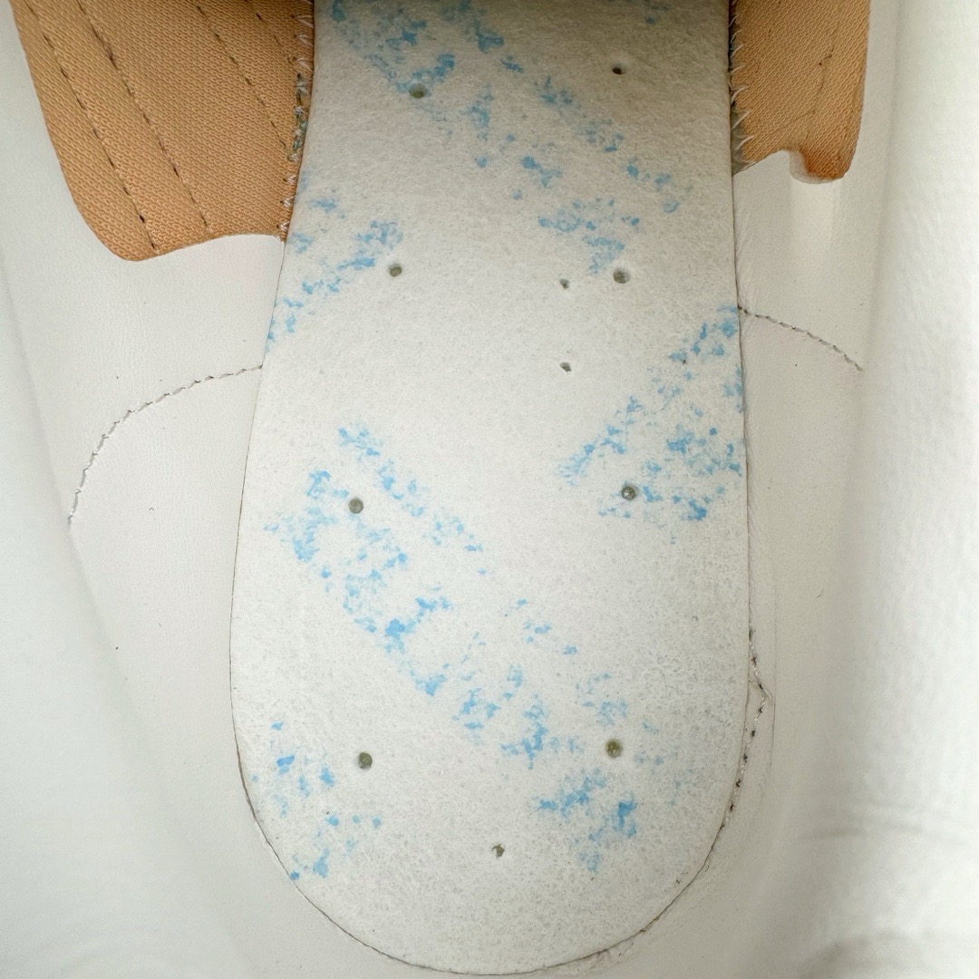 图片[20]-＃CS纯原 AD Original Gazelle Indoor Trainers 瞪羚室内鞋系列低帮复古百搭休闲运动德训风板鞋 黄米紫 IG1636 高端零售特供批次 原厂定制长毛翻毛皮组合环保纤维革鞋面材质 内置环保海玻璃鞋垫 外置RB橡胶大底 产品品控稳定性领先行业 原厂全套原楦原纸板冲刀磨具开发 原厂皮料加持 原厂港宝加持定型后跟R度完美 将复古进行到底 简约流畅 三十年不变经典 这款Gazelle运动鞋 无论面料、配色、质感或设计 都只在重现其1991年原款的经典 皮革鞋面 撞色三条纹和鞋跟标的设计 力求呈现90年代的经典复古风潮 Samba火热的同时 也带动了其它的复古鞋型 Gazelle便是其中一只 Gazelle Indoor拥有包边更宽的T字型鞋头 更好的保护运动员的前掌 浓浓的复古氛围感 非常适合现在流行的Cleanfit风格 尺码：35.5 36 36.5 37.5 38 38.5 39 40 40.5 41 42 42.5 43 44 44.5 45 46-选品中心