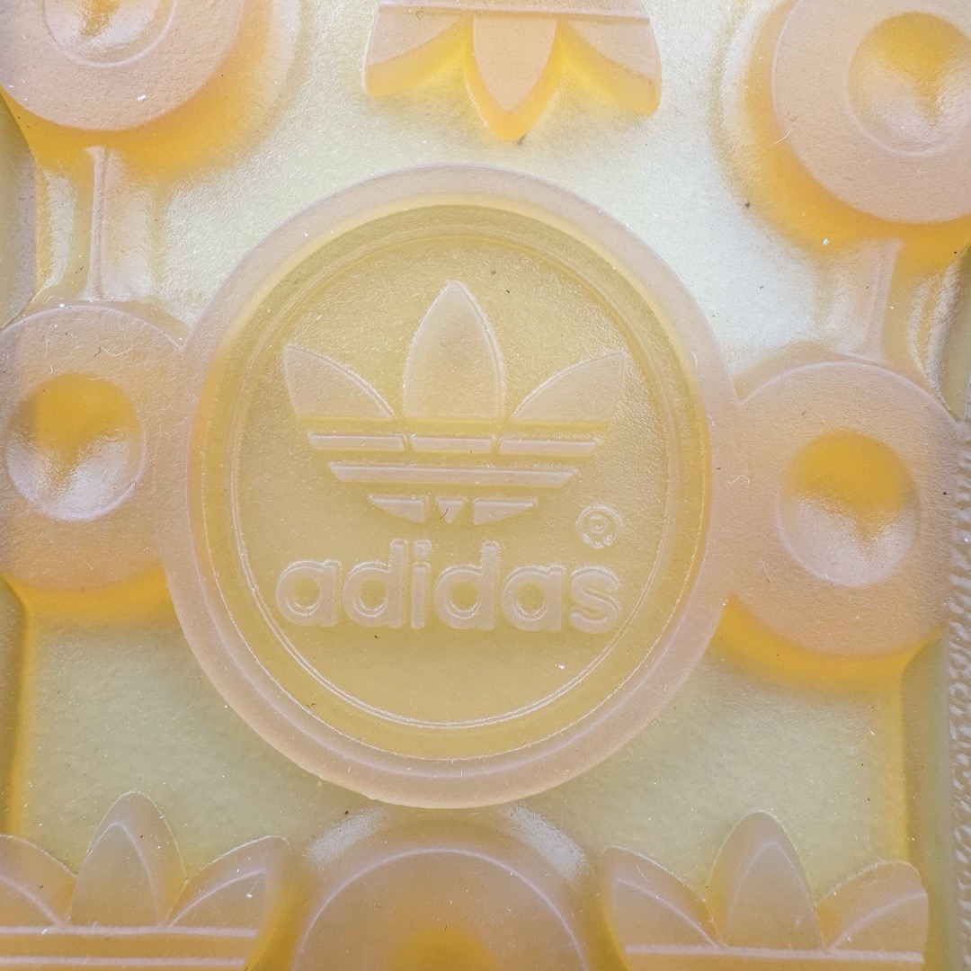 图片[19]-＃CS纯原 AD Original Gazelle Indoor Trainers 瞪羚室内鞋系列低帮复古百搭休闲运动德训风板鞋 绿色 IE2948 高端零售特供批次 原厂定制长毛翻毛皮组合环保纤维革鞋面材质 内置环保海玻璃鞋垫 外置RB橡胶大底 产品品控稳定性领先行业 原厂全套原楦原纸板冲刀磨具开发 原厂皮料加持 原厂港宝加持定型后跟R度完美 将复古进行到底 简约流畅 三十年不变经典 这款Gazelle运动鞋 无论面料、配色、质感或设计 都只在重现其1991年原款的经典 皮革鞋面 撞色三条纹和鞋跟标的设计 力求呈现90年代的经典复古风潮 Samba火热的同时 也带动了其它的复古鞋型 Gazelle便是其中一只 Gazelle Indoor拥有包边更宽的T字型鞋头 更好的保护运动员的前掌 浓浓的复古氛围感 非常适合现在流行的Cleanfit风格 尺码：35.5 36 36.5 37.5 38 38.5 39 40 40.5 41 42 42.5 43 44 44.5 45 46-选品中心