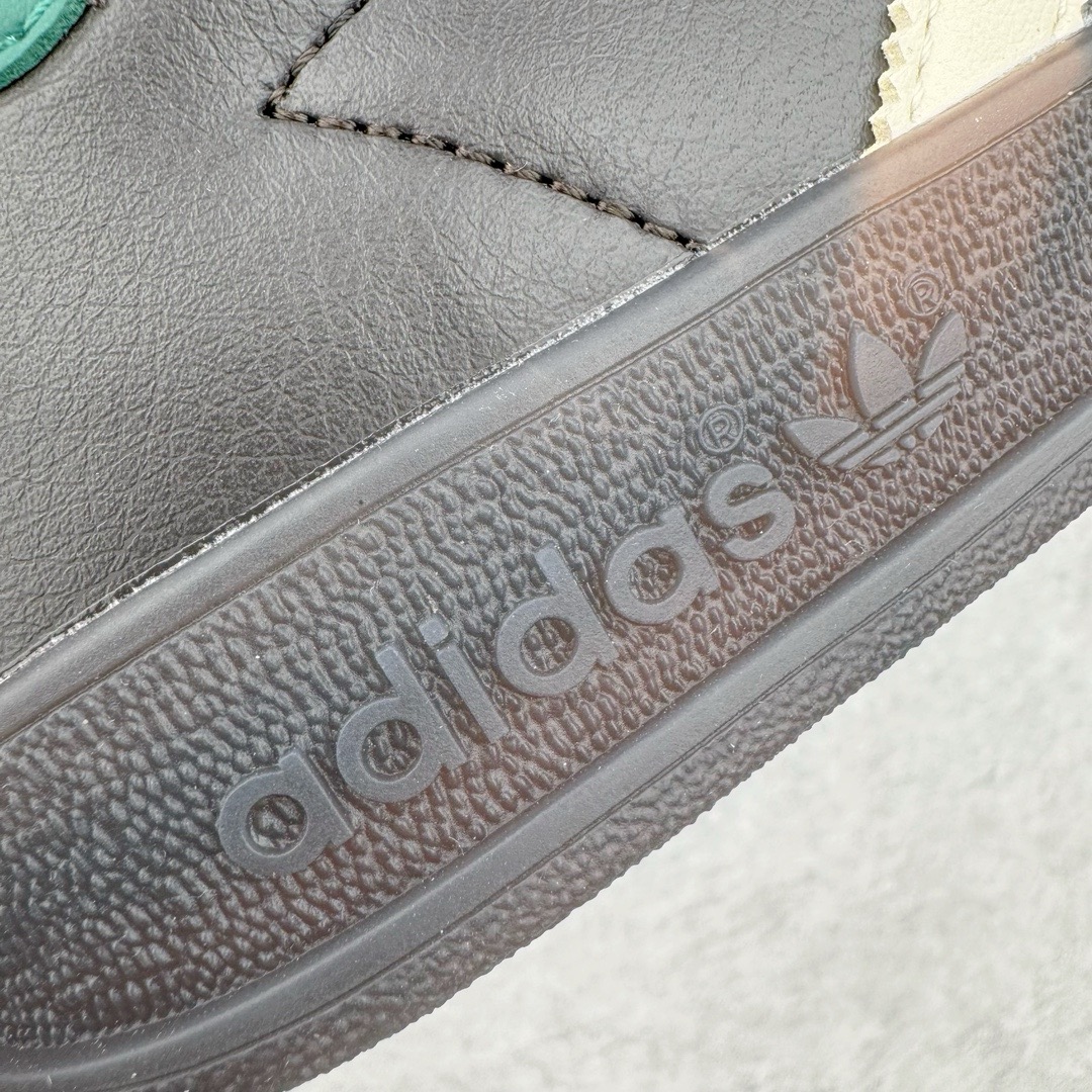 图片[17]-＃CS纯原 AD Original Gazelle Indoor Trainers 瞪羚室内鞋系列低帮复古百搭休闲运动德训风板鞋 黑棕 IH0374 高端零售特供批次 原厂定制长毛翻毛皮组合环保纤维革鞋面材质 内置环保海玻璃鞋垫 外置RB橡胶大底 产品品控稳定性领先行业 原厂全套原楦原纸板冲刀磨具开发 原厂皮料加持 原厂港宝加持定型后跟R度完美 将复古进行到底 简约流畅 三十年不变经典 这款Gazelle运动鞋 无论面料、配色、质感或设计 都只在重现其1991年原款的经典 皮革鞋面 撞色三条纹和鞋跟标的设计 力求呈现90年代的经典复古风潮 Samba火热的同时 也带动了其它的复古鞋型 Gazelle便是其中一只 Gazelle Indoor拥有包边更宽的T字型鞋头 更好的保护运动员的前掌 浓浓的复古氛围感 非常适合现在流行的Cleanfit风格 尺码：35.5 36 36.5 37.5 38 38.5 39 40 40.5 41 42 42.5 43 44 44.5 45 46-选品中心