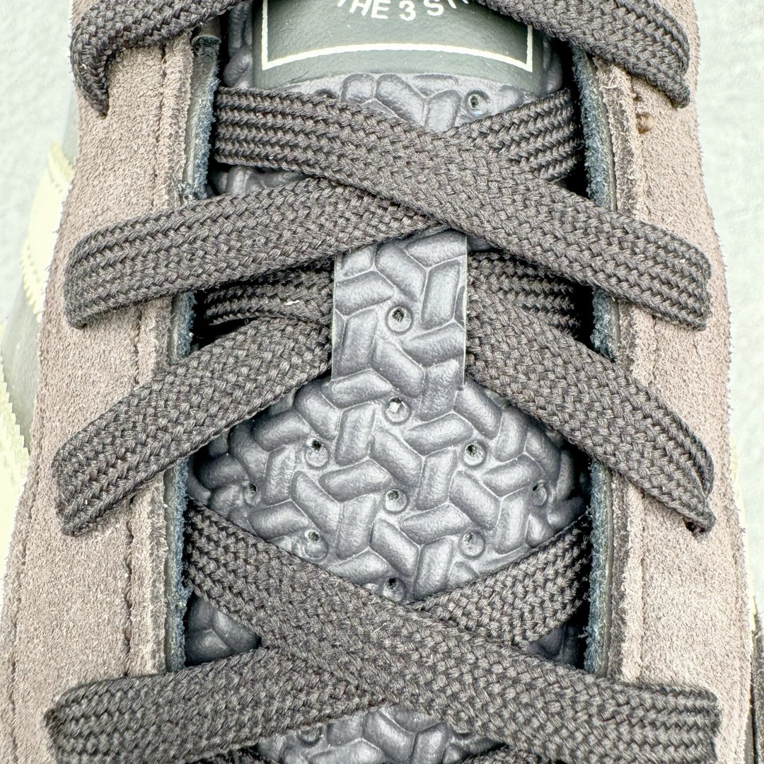 图片[15]-＃CS纯原 AD Original Gazelle Indoor Trainers 瞪羚室内鞋系列低帮复古百搭休闲运动德训风板鞋 黑棕 IH0374 高端零售特供批次 原厂定制长毛翻毛皮组合环保纤维革鞋面材质 内置环保海玻璃鞋垫 外置RB橡胶大底 产品品控稳定性领先行业 原厂全套原楦原纸板冲刀磨具开发 原厂皮料加持 原厂港宝加持定型后跟R度完美 将复古进行到底 简约流畅 三十年不变经典 这款Gazelle运动鞋 无论面料、配色、质感或设计 都只在重现其1991年原款的经典 皮革鞋面 撞色三条纹和鞋跟标的设计 力求呈现90年代的经典复古风潮 Samba火热的同时 也带动了其它的复古鞋型 Gazelle便是其中一只 Gazelle Indoor拥有包边更宽的T字型鞋头 更好的保护运动员的前掌 浓浓的复古氛围感 非常适合现在流行的Cleanfit风格 尺码：35.5 36 36.5 37.5 38 38.5 39 40 40.5 41 42 42.5 43 44 44.5 45 46-选品中心