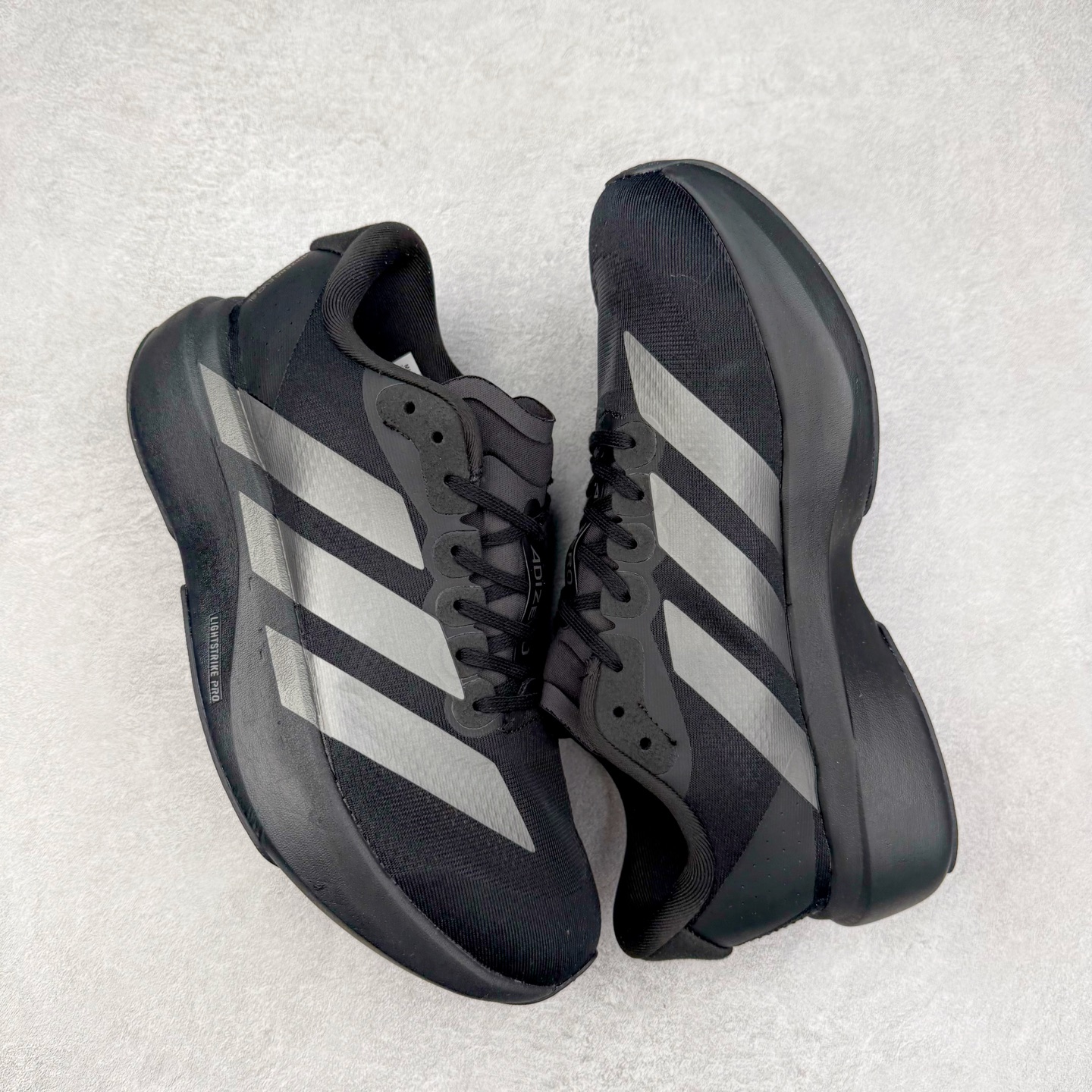 图片[3]-＃福利特价 AD Adizero EVO SL 马拉松竞速专业跑鞋 CELERMESH针织网面非常轻薄 纤维间的缝隙很大 可以保证跑步时的透气、排汗效果 鞋舌直接与两侧的内衬和鞋底连接在一起 在跑步过程中不会被鞋舌的左右移动所困扰 在标准鞋带孔的基础上再拓宽一组鞋带孔 适合不同脚型的需求 突破性 EnergyRods 技术，有助于跑者实现更好的成绩 中底独特的LIGHTSTRIKE PRO泡棉材质 微弹感觉在跑步过程中给予了良好的支撑体验 对于顶级精英和高水平进阶跑者来说 ADIOS PRO是一双值得信赖的竞速比赛用鞋 尺码：36 36.5 37.5 38 38.5 39 40 40.5 41 42 42.5 43 44 44.5 45-选品中心