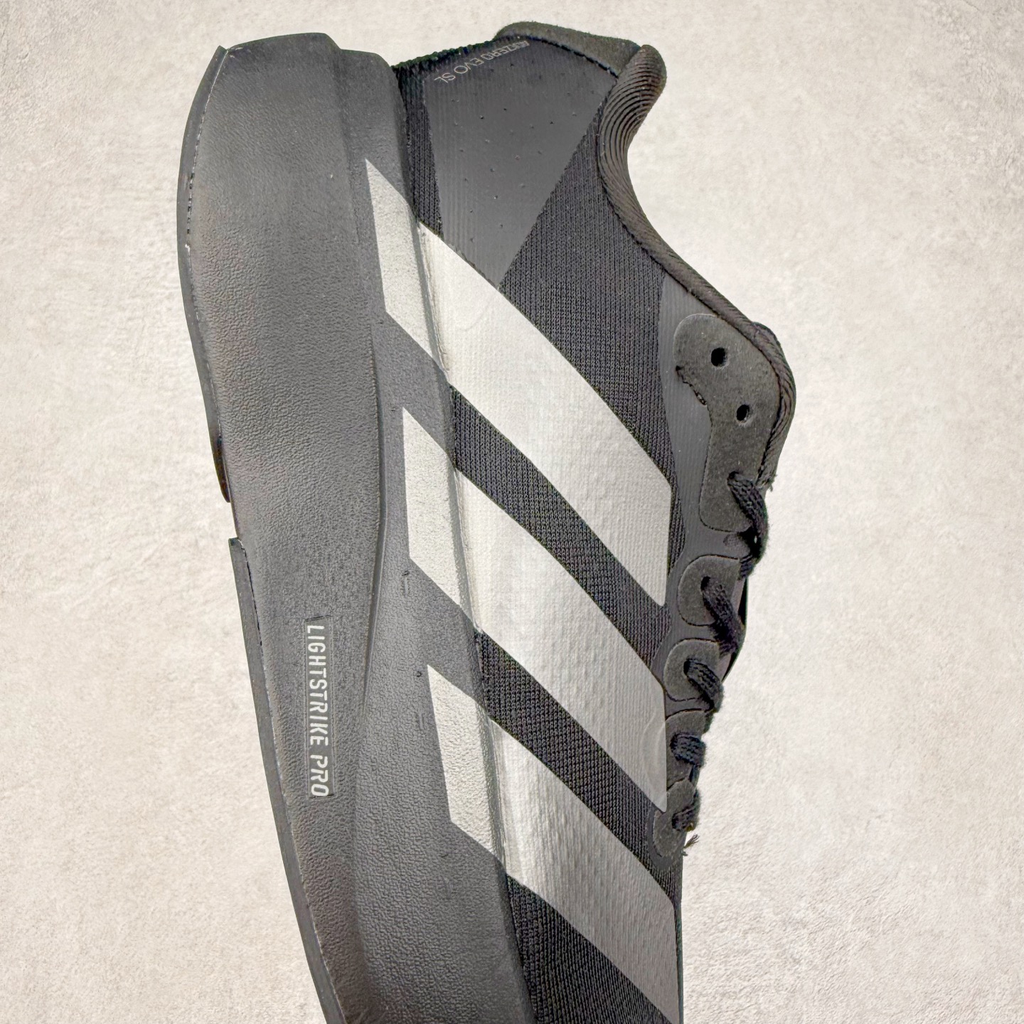 图片[6]-＃福利特价 AD Adizero EVO SL 马拉松竞速专业跑鞋 CELERMESH针织网面非常轻薄 纤维间的缝隙很大 可以保证跑步时的透气、排汗效果 鞋舌直接与两侧的内衬和鞋底连接在一起 在跑步过程中不会被鞋舌的左右移动所困扰 在标准鞋带孔的基础上再拓宽一组鞋带孔 适合不同脚型的需求 突破性 EnergyRods 技术，有助于跑者实现更好的成绩 中底独特的LIGHTSTRIKE PRO泡棉材质 微弹感觉在跑步过程中给予了良好的支撑体验 对于顶级精英和高水平进阶跑者来说 ADIOS PRO是一双值得信赖的竞速比赛用鞋 尺码：36 36.5 37.5 38 38.5 39 40 40.5 41 42 42.5 43 44 44.5 45-选品中心