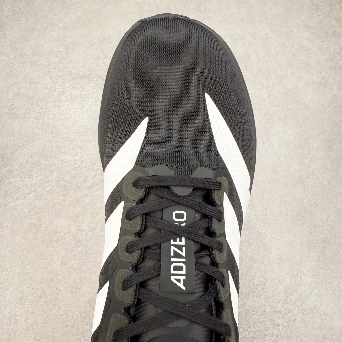 图片[4]-＃福利特价 AD Adizero EVO SL 马拉松竞速专业跑鞋 CELERMESH针织网面非常轻薄 纤维间的缝隙很大 可以保证跑步时的透气、排汗效果 鞋舌直接与两侧的内衬和鞋底连接在一起 在跑步过程中不会被鞋舌的左右移动所困扰 在标准鞋带孔的基础上再拓宽一组鞋带孔 适合不同脚型的需求 突破性 EnergyRods 技术，有助于跑者实现更好的成绩 中底独特的LIGHTSTRIKE PRO泡棉材质 微弹感觉在跑步过程中给予了良好的支撑体验 对于顶级精英和高水平进阶跑者来说 ADIOS PRO是一双值得信赖的竞速比赛用鞋 尺码：36 36.5 37.5 38 38.5 39 40 40.5 41 42 42.5 43 44 44.5 45-选品中心