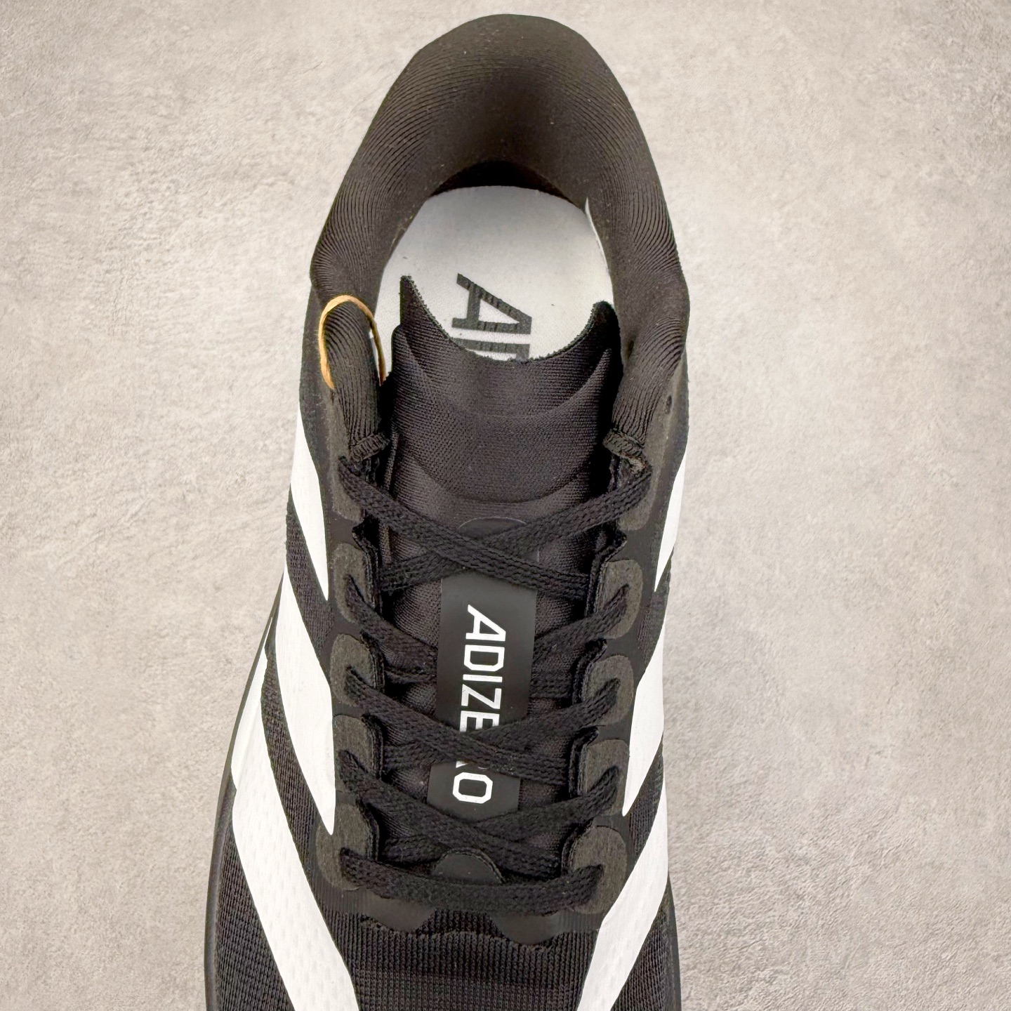 图片[5]-＃福利特价 AD Adizero EVO SL 马拉松竞速专业跑鞋 CELERMESH针织网面非常轻薄 纤维间的缝隙很大 可以保证跑步时的透气、排汗效果 鞋舌直接与两侧的内衬和鞋底连接在一起 在跑步过程中不会被鞋舌的左右移动所困扰 在标准鞋带孔的基础上再拓宽一组鞋带孔 适合不同脚型的需求 突破性 EnergyRods 技术，有助于跑者实现更好的成绩 中底独特的LIGHTSTRIKE PRO泡棉材质 微弹感觉在跑步过程中给予了良好的支撑体验 对于顶级精英和高水平进阶跑者来说 ADIOS PRO是一双值得信赖的竞速比赛用鞋 尺码：36 36.5 37.5 38 38.5 39 40 40.5 41 42 42.5 43 44 44.5 45-选品中心