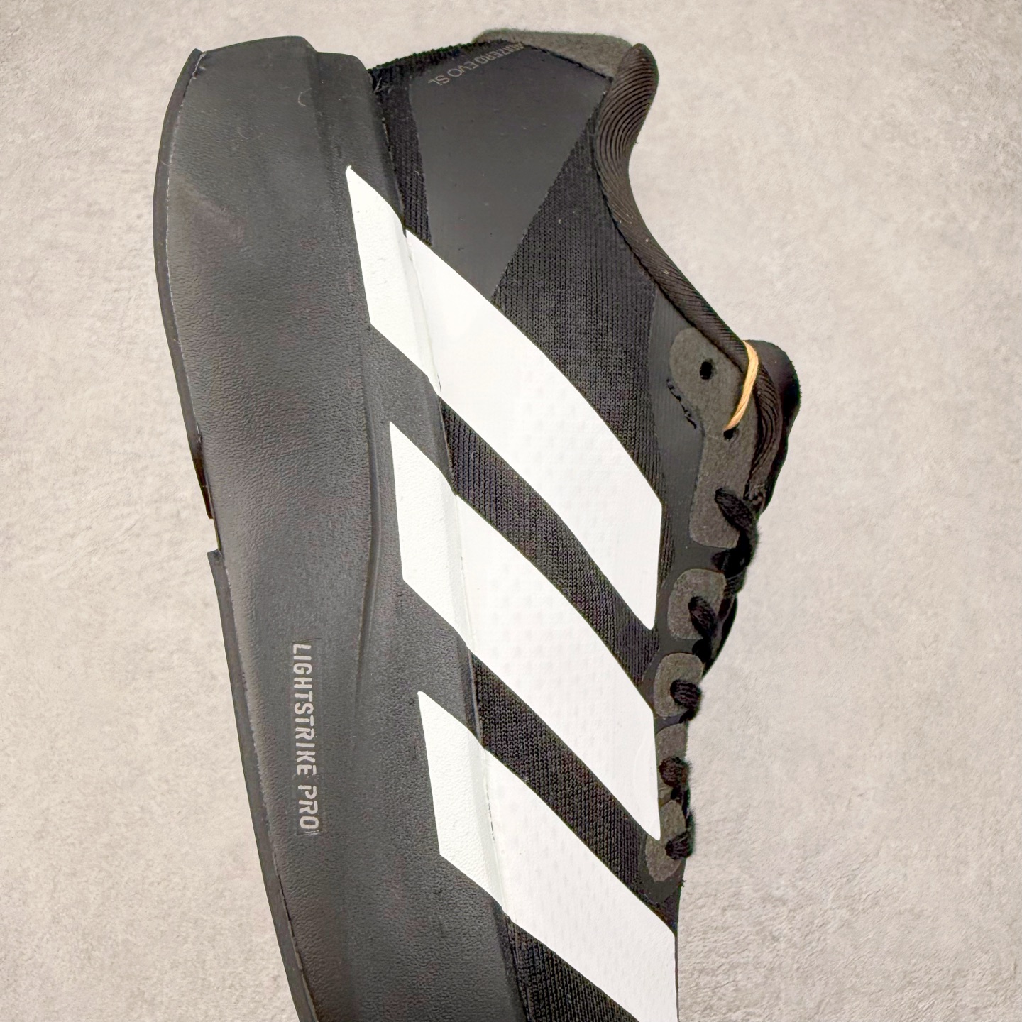 图片[6]-＃福利特价 AD Adizero EVO SL 马拉松竞速专业跑鞋 CELERMESH针织网面非常轻薄 纤维间的缝隙很大 可以保证跑步时的透气、排汗效果 鞋舌直接与两侧的内衬和鞋底连接在一起 在跑步过程中不会被鞋舌的左右移动所困扰 在标准鞋带孔的基础上再拓宽一组鞋带孔 适合不同脚型的需求 突破性 EnergyRods 技术，有助于跑者实现更好的成绩 中底独特的LIGHTSTRIKE PRO泡棉材质 微弹感觉在跑步过程中给予了良好的支撑体验 对于顶级精英和高水平进阶跑者来说 ADIOS PRO是一双值得信赖的竞速比赛用鞋 尺码：36 36.5 37.5 38 38.5 39 40 40.5 41 42 42.5 43 44 44.5 45-选品中心