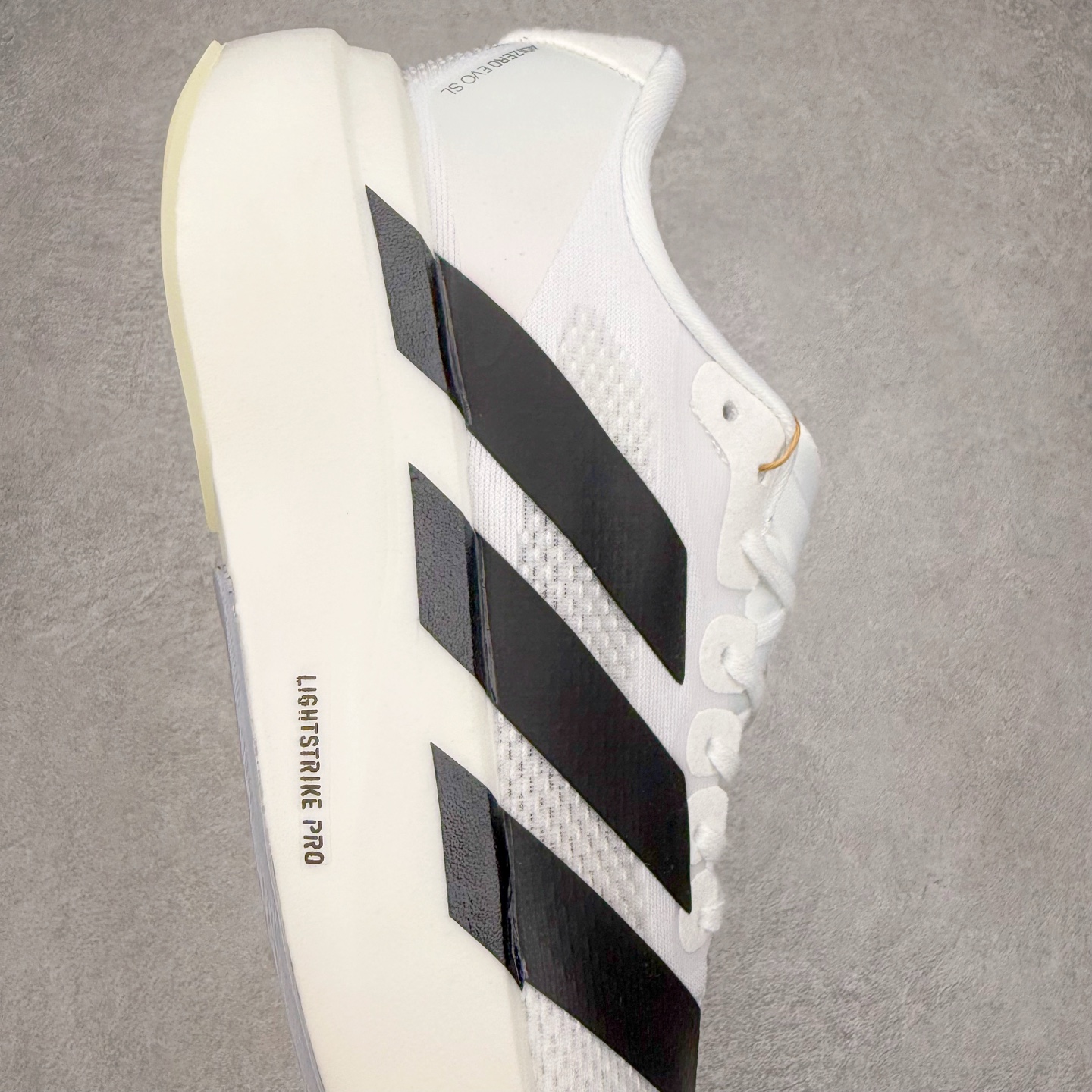 图片[6]-＃福利特价 AD Adizero EVO SL 马拉松竞速专业跑鞋 CELERMESH针织网面非常轻薄 纤维间的缝隙很大 可以保证跑步时的透气、排汗效果 鞋舌直接与两侧的内衬和鞋底连接在一起 在跑步过程中不会被鞋舌的左右移动所困扰 在标准鞋带孔的基础上再拓宽一组鞋带孔 适合不同脚型的需求 突破性 EnergyRods 技术，有助于跑者实现更好的成绩 中底独特的LIGHTSTRIKE PRO泡棉材质 微弹感觉在跑步过程中给予了良好的支撑体验 对于顶级精英和高水平进阶跑者来说 ADIOS PRO是一双值得信赖的竞速比赛用鞋 尺码：36 36.5 37.5 38 38.5 39 40 40.5 41 42 42.5 43 44 44.5 45-选品中心