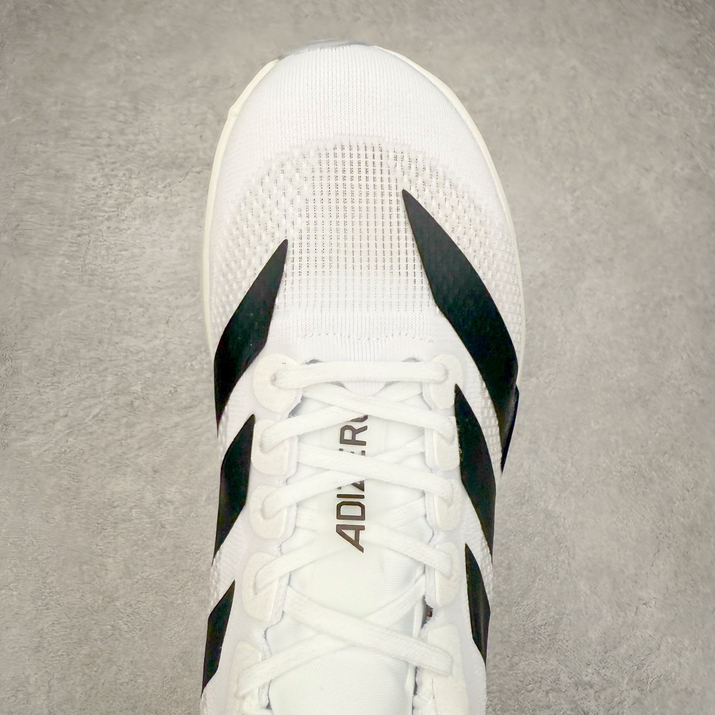 图片[4]-＃福利特价 AD Adizero EVO SL 马拉松竞速专业跑鞋 CELERMESH针织网面非常轻薄 纤维间的缝隙很大 可以保证跑步时的透气、排汗效果 鞋舌直接与两侧的内衬和鞋底连接在一起 在跑步过程中不会被鞋舌的左右移动所困扰 在标准鞋带孔的基础上再拓宽一组鞋带孔 适合不同脚型的需求 突破性 EnergyRods 技术，有助于跑者实现更好的成绩 中底独特的LIGHTSTRIKE PRO泡棉材质 微弹感觉在跑步过程中给予了良好的支撑体验 对于顶级精英和高水平进阶跑者来说 ADIOS PRO是一双值得信赖的竞速比赛用鞋 尺码：36 36.5 37.5 38 38.5 39 40 40.5 41 42 42.5 43 44 44.5 45-选品中心