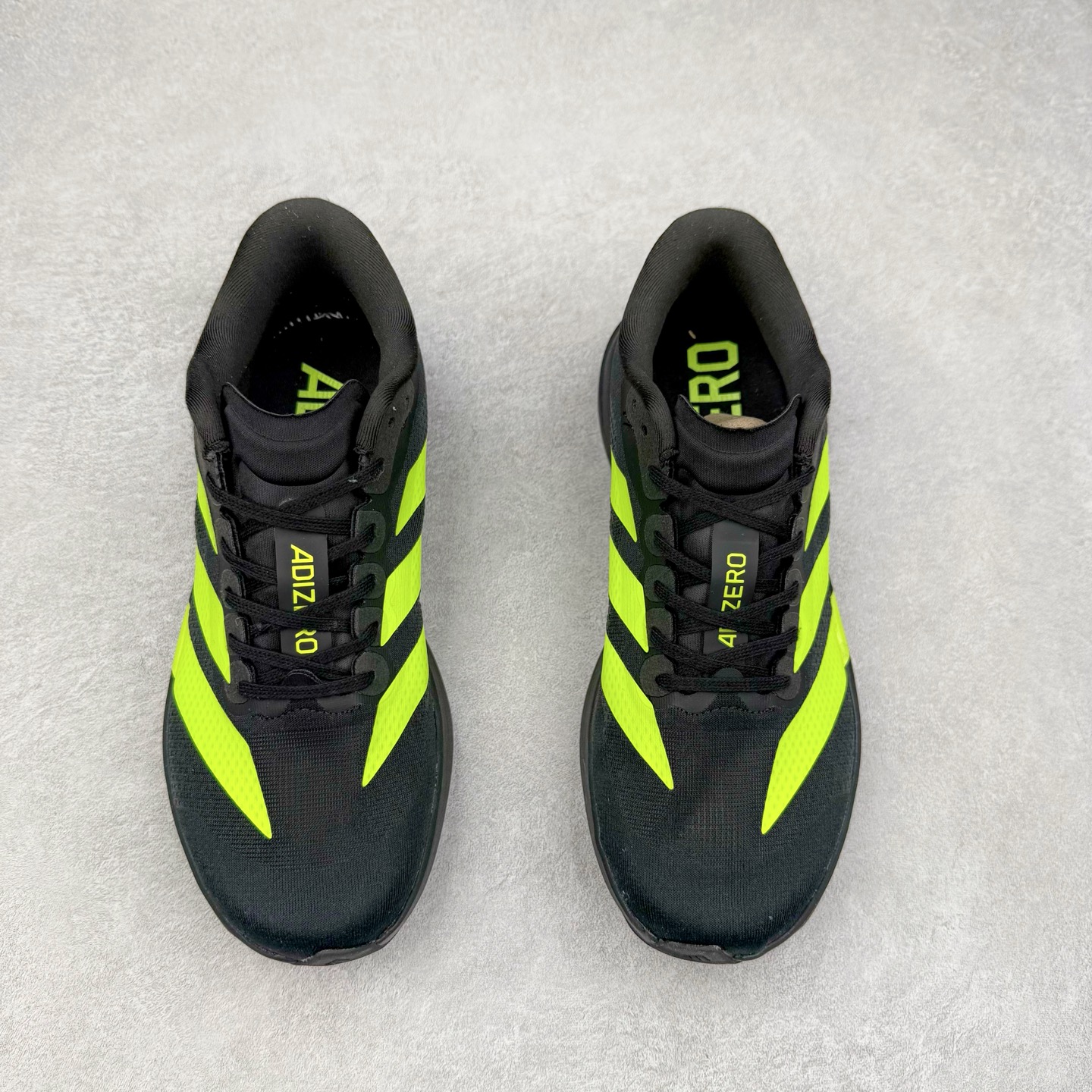 图片[2]-＃福利特价 AD Adizero EVO SL 马拉松竞速专业跑鞋 CELERMESH针织网面非常轻薄 纤维间的缝隙很大 可以保证跑步时的透气、排汗效果 鞋舌直接与两侧的内衬和鞋底连接在一起 在跑步过程中不会被鞋舌的左右移动所困扰 在标准鞋带孔的基础上再拓宽一组鞋带孔 适合不同脚型的需求 突破性 EnergyRods 技术，有助于跑者实现更好的成绩 中底独特的LIGHTSTRIKE PRO泡棉材质 微弹感觉在跑步过程中给予了良好的支撑体验 对于顶级精英和高水平进阶跑者来说 ADIOS PRO是一双值得信赖的竞速比赛用鞋 尺码：36 36.5 37.5 38 38.5 39 40 40.5 41 42 42.5 43 44 44.5 45-选品中心