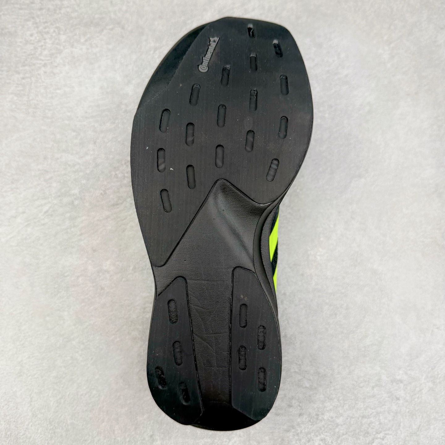 图片[9]-＃福利特价 AD Adizero EVO SL 马拉松竞速专业跑鞋 CELERMESH针织网面非常轻薄 纤维间的缝隙很大 可以保证跑步时的透气、排汗效果 鞋舌直接与两侧的内衬和鞋底连接在一起 在跑步过程中不会被鞋舌的左右移动所困扰 在标准鞋带孔的基础上再拓宽一组鞋带孔 适合不同脚型的需求 突破性 EnergyRods 技术，有助于跑者实现更好的成绩 中底独特的LIGHTSTRIKE PRO泡棉材质 微弹感觉在跑步过程中给予了良好的支撑体验 对于顶级精英和高水平进阶跑者来说 ADIOS PRO是一双值得信赖的竞速比赛用鞋 尺码：36 36.5 37.5 38 38.5 39 40 40.5 41 42 42.5 43 44 44.5 45-选品中心