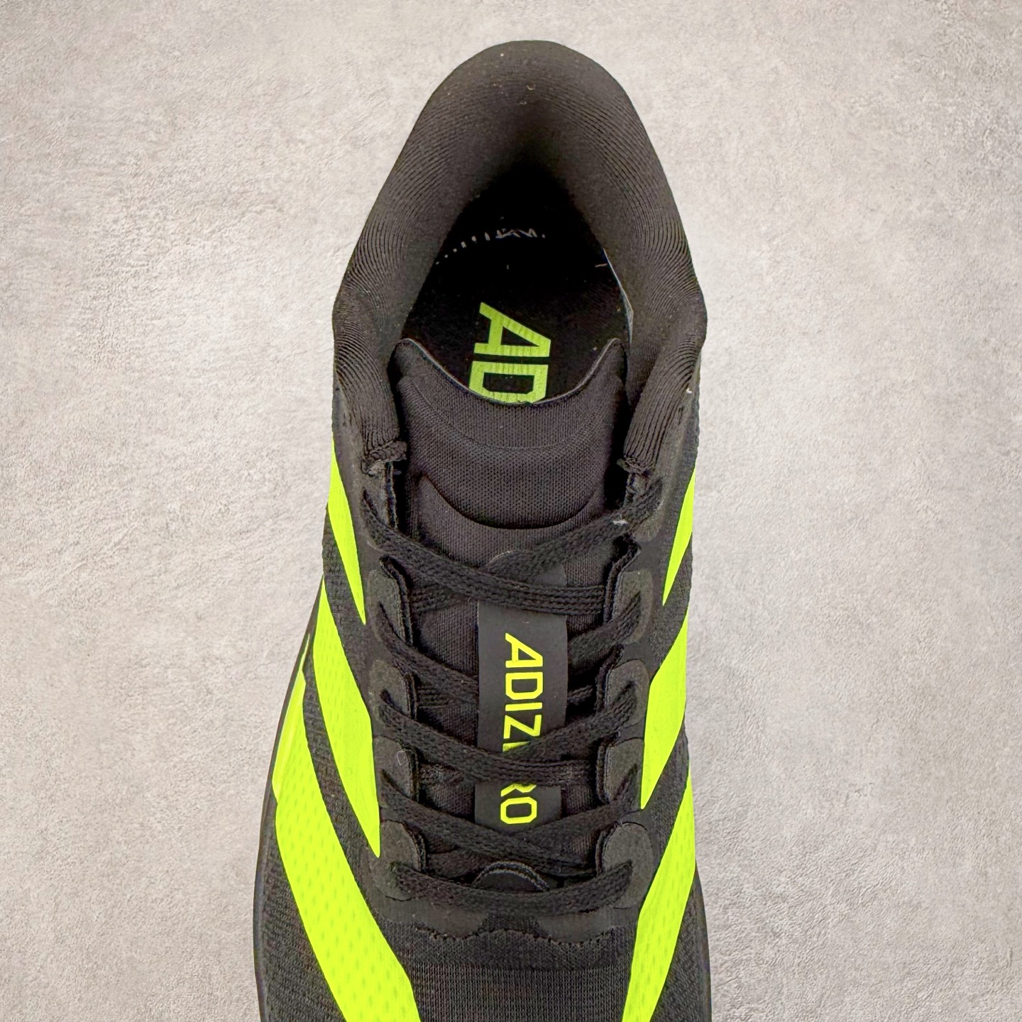 图片[5]-＃福利特价 AD Adizero EVO SL 马拉松竞速专业跑鞋 CELERMESH针织网面非常轻薄 纤维间的缝隙很大 可以保证跑步时的透气、排汗效果 鞋舌直接与两侧的内衬和鞋底连接在一起 在跑步过程中不会被鞋舌的左右移动所困扰 在标准鞋带孔的基础上再拓宽一组鞋带孔 适合不同脚型的需求 突破性 EnergyRods 技术，有助于跑者实现更好的成绩 中底独特的LIGHTSTRIKE PRO泡棉材质 微弹感觉在跑步过程中给予了良好的支撑体验 对于顶级精英和高水平进阶跑者来说 ADIOS PRO是一双值得信赖的竞速比赛用鞋 尺码：36 36.5 37.5 38 38.5 39 40 40.5 41 42 42.5 43 44 44.5 45-选品中心