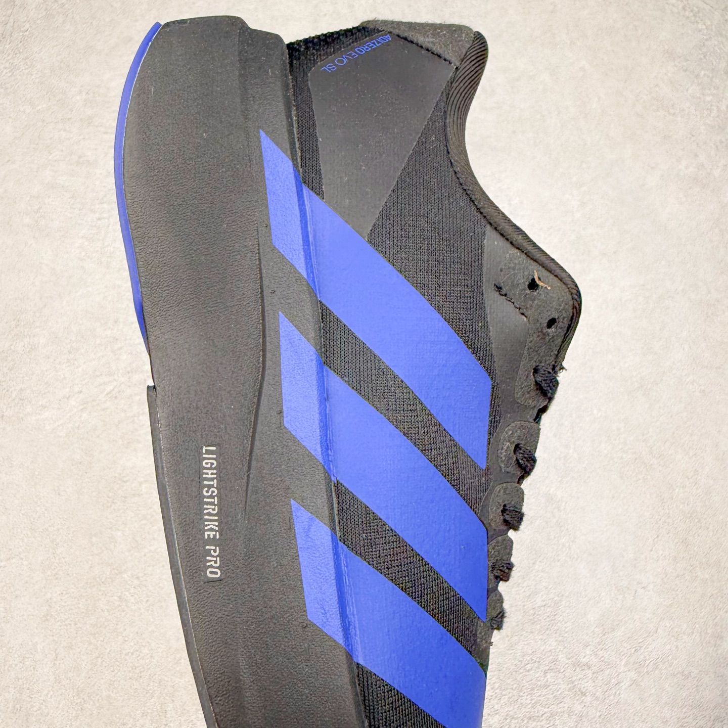 图片[6]-＃福利特价 AD Adizero EVO SL 马拉松竞速专业跑鞋 CELERMESH针织网面非常轻薄 纤维间的缝隙很大 可以保证跑步时的透气、排汗效果 鞋舌直接与两侧的内衬和鞋底连接在一起 在跑步过程中不会被鞋舌的左右移动所困扰 在标准鞋带孔的基础上再拓宽一组鞋带孔 适合不同脚型的需求 突破性 EnergyRods 技术，有助于跑者实现更好的成绩 中底独特的LIGHTSTRIKE PRO泡棉材质 微弹感觉在跑步过程中给予了良好的支撑体验 对于顶级精英和高水平进阶跑者来说 ADIOS PRO是一双值得信赖的竞速比赛用鞋 尺码：36 36.5 37.5 38 38.5 39 40 40.5 41 42 42.5 43 44 44.5 45-选品中心