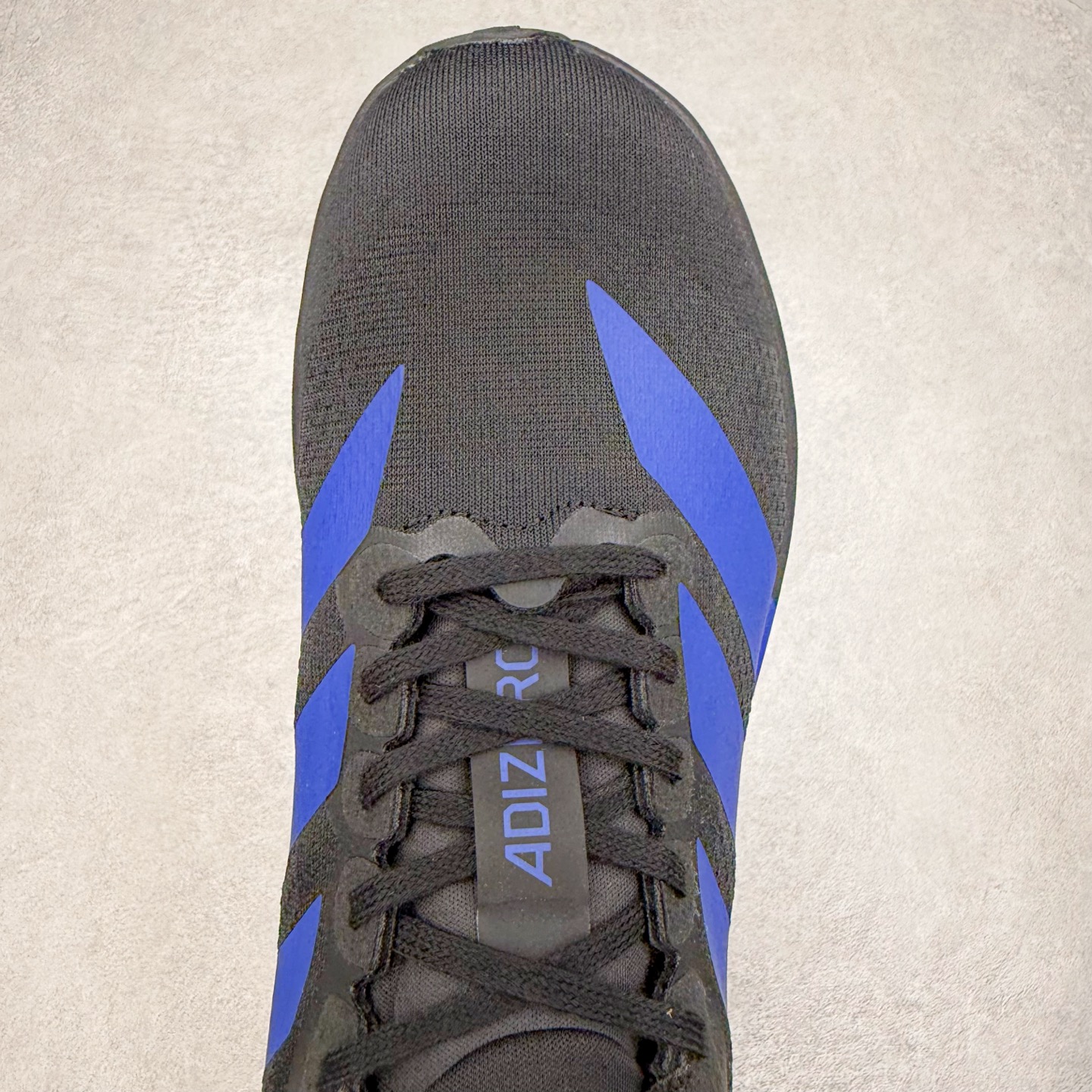 图片[4]-＃福利特价 AD Adizero EVO SL 马拉松竞速专业跑鞋 CELERMESH针织网面非常轻薄 纤维间的缝隙很大 可以保证跑步时的透气、排汗效果 鞋舌直接与两侧的内衬和鞋底连接在一起 在跑步过程中不会被鞋舌的左右移动所困扰 在标准鞋带孔的基础上再拓宽一组鞋带孔 适合不同脚型的需求 突破性 EnergyRods 技术，有助于跑者实现更好的成绩 中底独特的LIGHTSTRIKE PRO泡棉材质 微弹感觉在跑步过程中给予了良好的支撑体验 对于顶级精英和高水平进阶跑者来说 ADIOS PRO是一双值得信赖的竞速比赛用鞋 尺码：36 36.5 37.5 38 38.5 39 40 40.5 41 42 42.5 43 44 44.5 45-选品中心