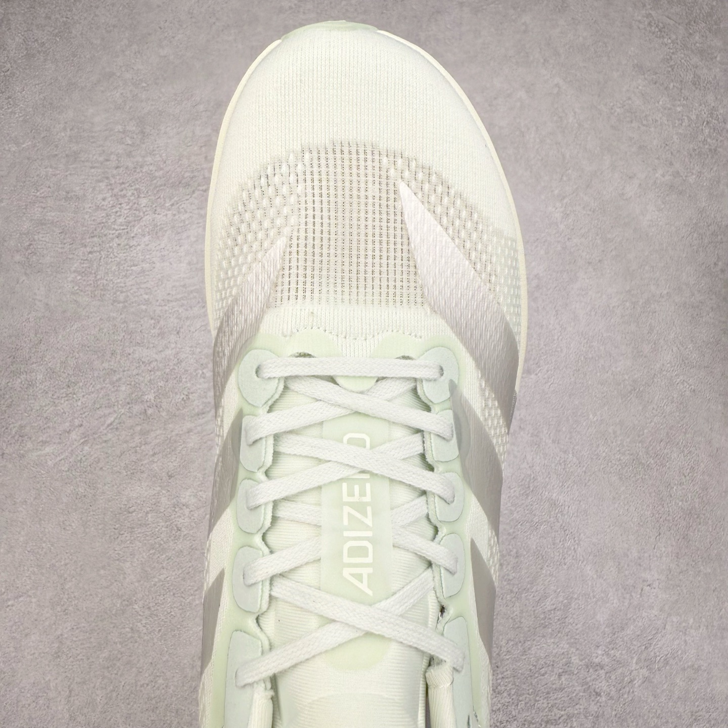 图片[4]-＃福利特价 AD Adizero EVO SL 马拉松竞速专业跑鞋 CELERMESH针织网面非常轻薄 纤维间的缝隙很大 可以保证跑步时的透气、排汗效果 鞋舌直接与两侧的内衬和鞋底连接在一起 在跑步过程中不会被鞋舌的左右移动所困扰 在标准鞋带孔的基础上再拓宽一组鞋带孔 适合不同脚型的需求 突破性 EnergyRods 技术，有助于跑者实现更好的成绩 中底独特的LIGHTSTRIKE PRO泡棉材质 微弹感觉在跑步过程中给予了良好的支撑体验 对于顶级精英和高水平进阶跑者来说 ADIOS PRO是一双值得信赖的竞速比赛用鞋 尺码：36 36.5 37.5 38 38.5 39 40 40.5 41 42 42.5 43 44 44.5 45-选品中心