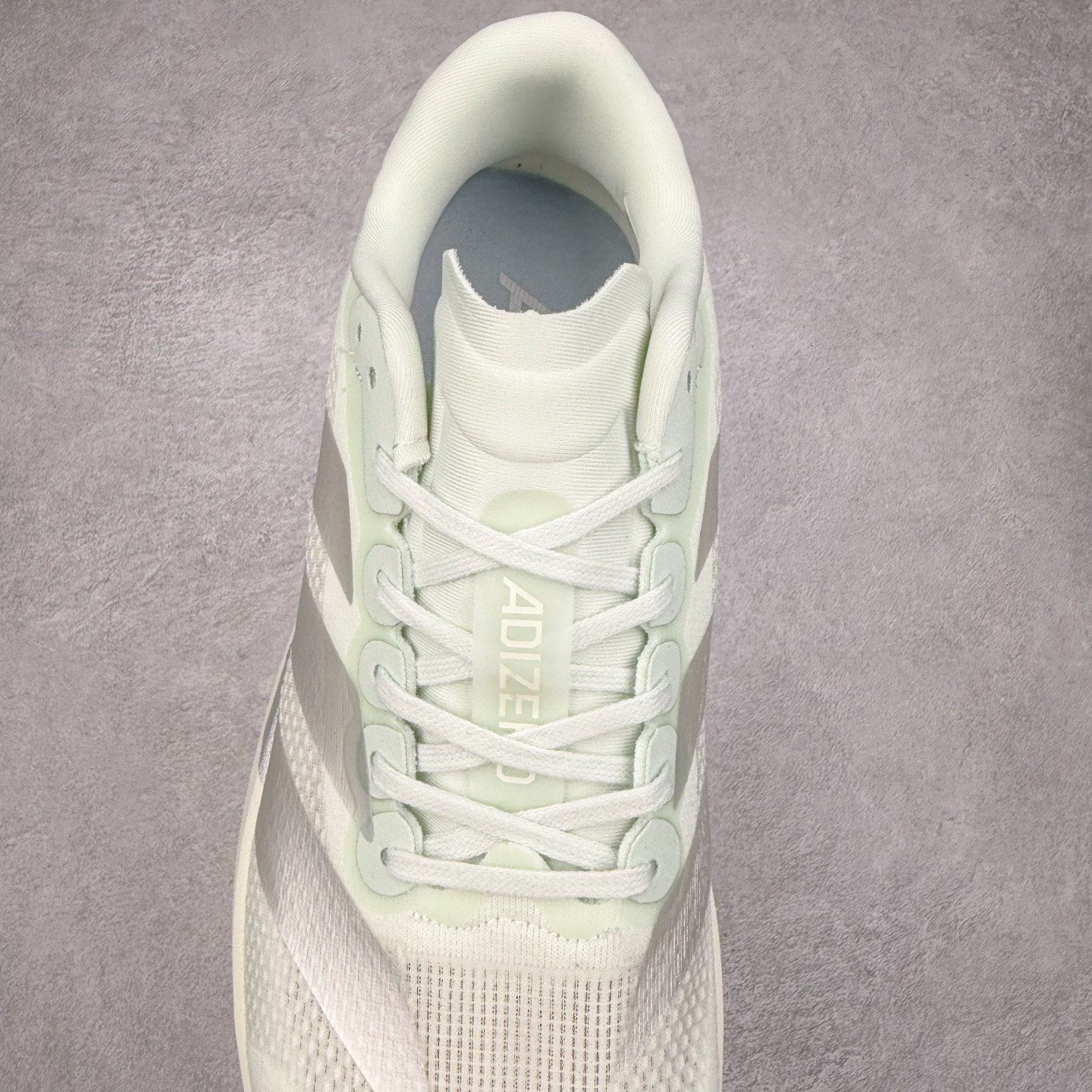 图片[5]-＃福利特价 AD Adizero EVO SL 马拉松竞速专业跑鞋 CELERMESH针织网面非常轻薄 纤维间的缝隙很大 可以保证跑步时的透气、排汗效果 鞋舌直接与两侧的内衬和鞋底连接在一起 在跑步过程中不会被鞋舌的左右移动所困扰 在标准鞋带孔的基础上再拓宽一组鞋带孔 适合不同脚型的需求 突破性 EnergyRods 技术，有助于跑者实现更好的成绩 中底独特的LIGHTSTRIKE PRO泡棉材质 微弹感觉在跑步过程中给予了良好的支撑体验 对于顶级精英和高水平进阶跑者来说 ADIOS PRO是一双值得信赖的竞速比赛用鞋 尺码：36 36.5 37.5 38 38.5 39 40 40.5 41 42 42.5 43 44 44.5 45-选品中心