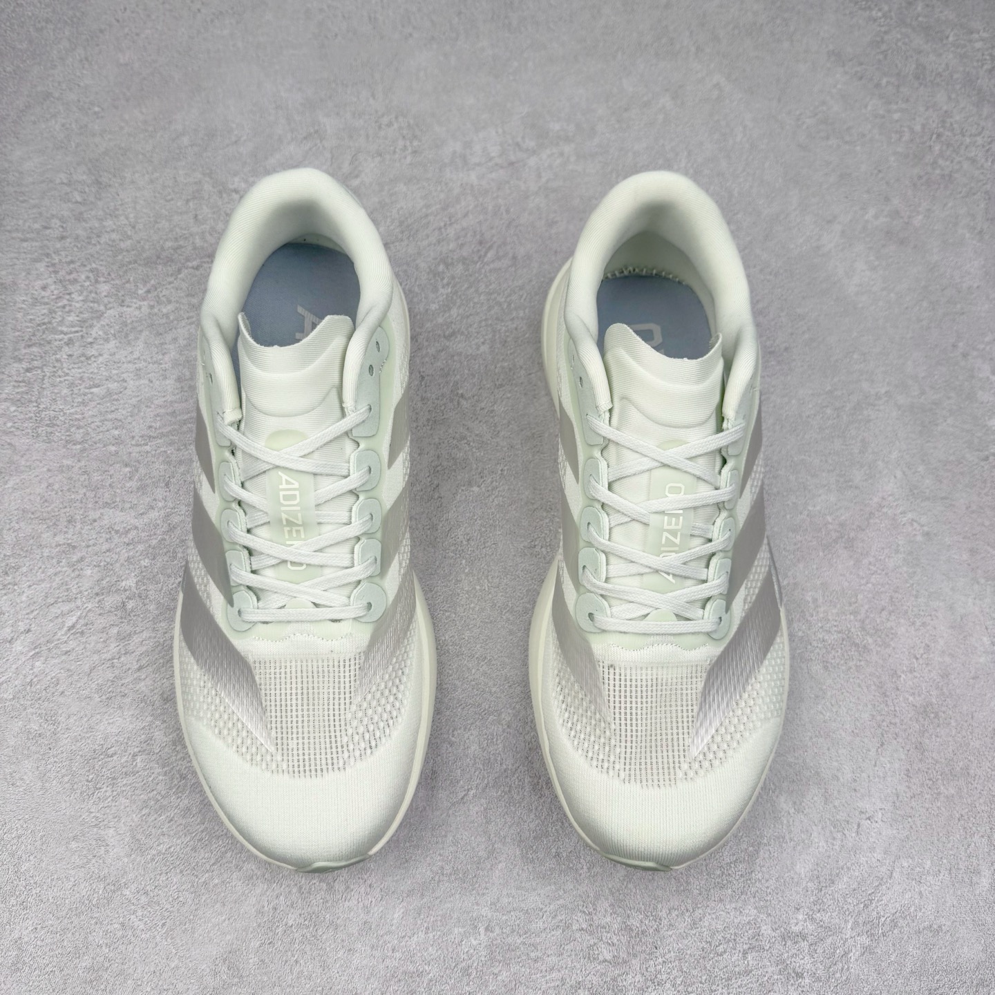 图片[2]-＃福利特价 AD Adizero EVO SL 马拉松竞速专业跑鞋 CELERMESH针织网面非常轻薄 纤维间的缝隙很大 可以保证跑步时的透气、排汗效果 鞋舌直接与两侧的内衬和鞋底连接在一起 在跑步过程中不会被鞋舌的左右移动所困扰 在标准鞋带孔的基础上再拓宽一组鞋带孔 适合不同脚型的需求 突破性 EnergyRods 技术，有助于跑者实现更好的成绩 中底独特的LIGHTSTRIKE PRO泡棉材质 微弹感觉在跑步过程中给予了良好的支撑体验 对于顶级精英和高水平进阶跑者来说 ADIOS PRO是一双值得信赖的竞速比赛用鞋 尺码：36 36.5 37.5 38 38.5 39 40 40.5 41 42 42.5 43 44 44.5 45-选品中心