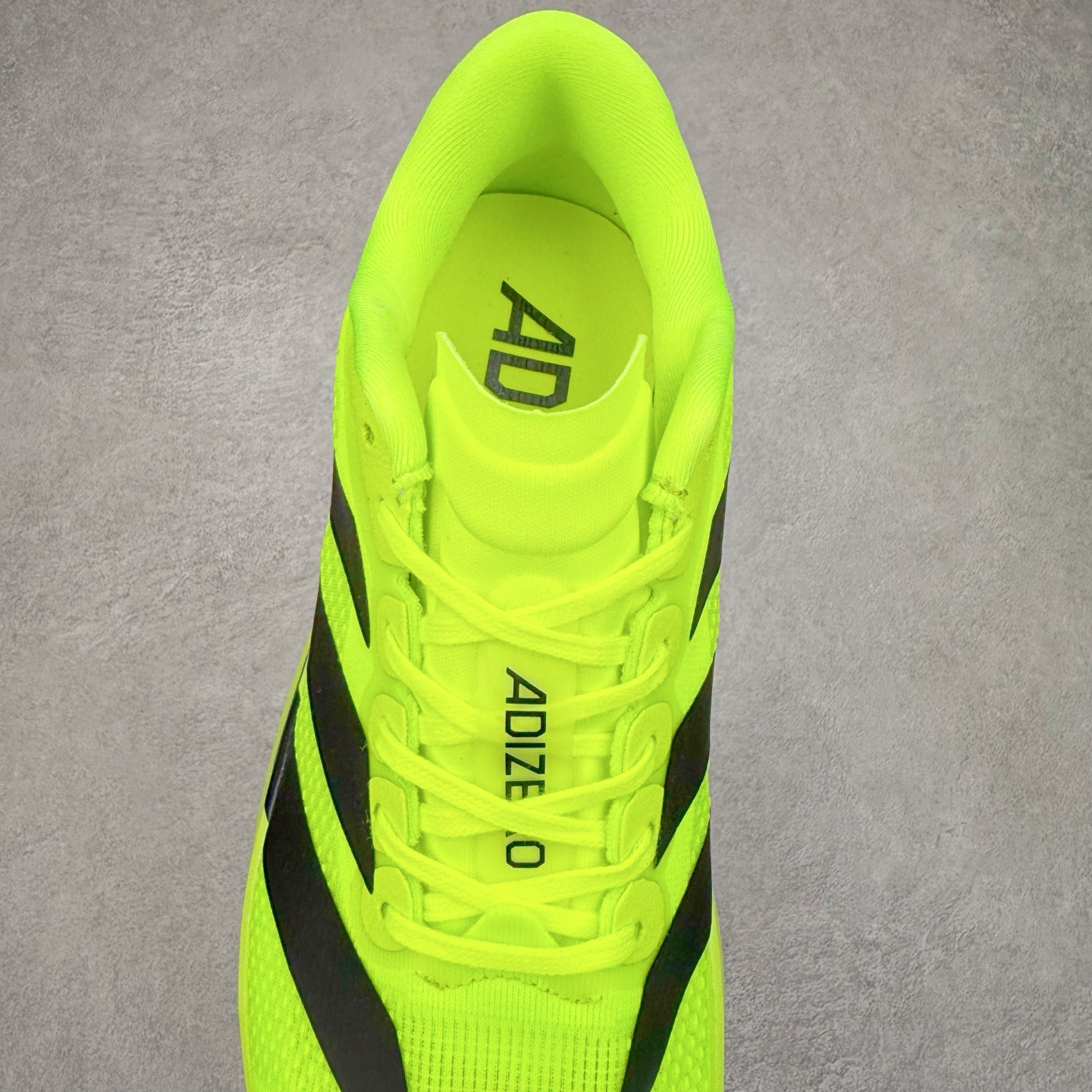 图片[5]-＃福利特价 AD Adizero EVO SL 马拉松竞速专业跑鞋 CELERMESH针织网面非常轻薄 纤维间的缝隙很大 可以保证跑步时的透气、排汗效果 鞋舌直接与两侧的内衬和鞋底连接在一起 在跑步过程中不会被鞋舌的左右移动所困扰 在标准鞋带孔的基础上再拓宽一组鞋带孔 适合不同脚型的需求 突破性 EnergyRods 技术，有助于跑者实现更好的成绩 中底独特的LIGHTSTRIKE PRO泡棉材质 微弹感觉在跑步过程中给予了良好的支撑体验 对于顶级精英和高水平进阶跑者来说 ADIOS PRO是一双值得信赖的竞速比赛用鞋 尺码：36 36.5 37.5 38 38.5 39 40 40.5 41 42 42.5 43 44 44.5 45-选品中心