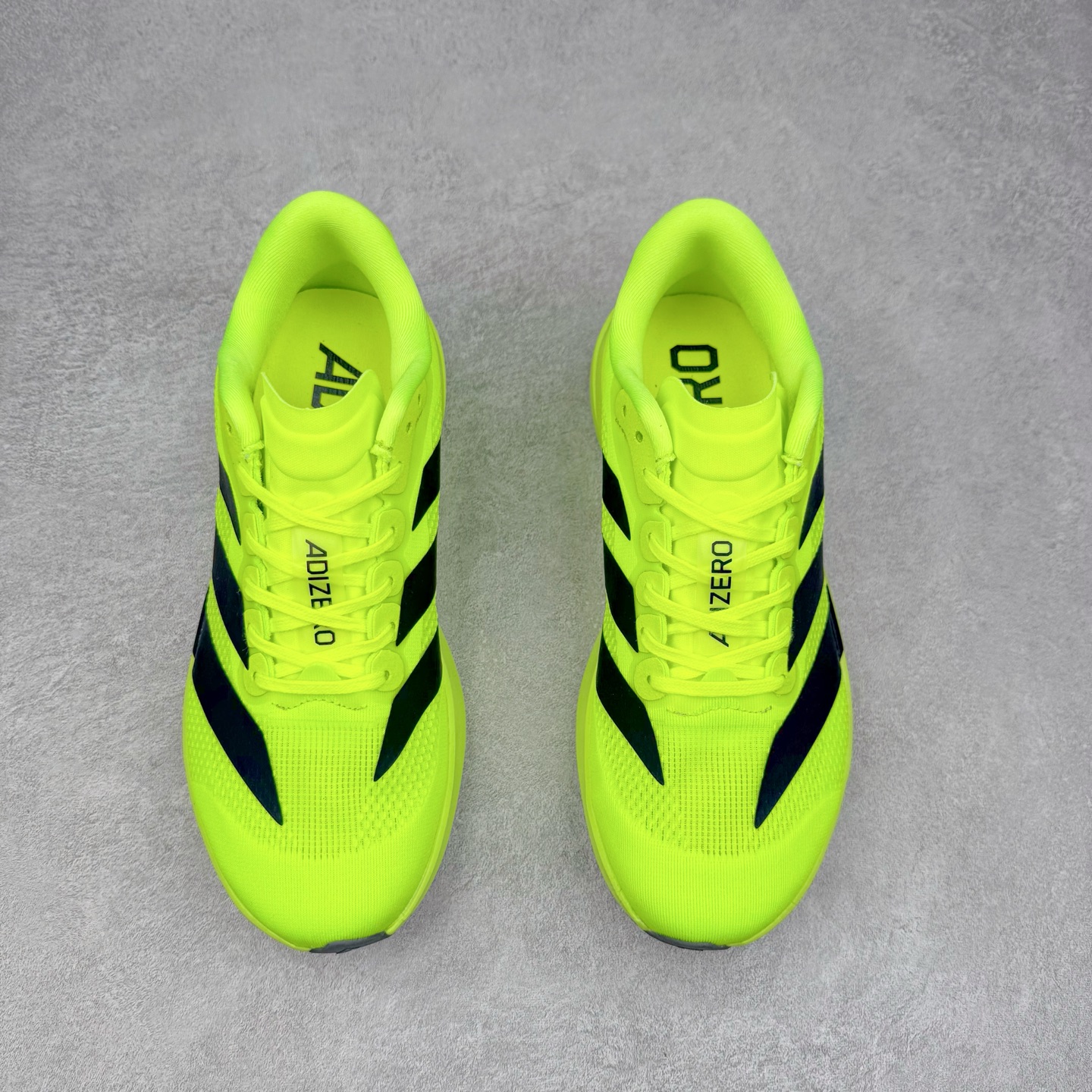 图片[2]-＃福利特价 AD Adizero EVO SL 马拉松竞速专业跑鞋 CELERMESH针织网面非常轻薄 纤维间的缝隙很大 可以保证跑步时的透气、排汗效果 鞋舌直接与两侧的内衬和鞋底连接在一起 在跑步过程中不会被鞋舌的左右移动所困扰 在标准鞋带孔的基础上再拓宽一组鞋带孔 适合不同脚型的需求 突破性 EnergyRods 技术，有助于跑者实现更好的成绩 中底独特的LIGHTSTRIKE PRO泡棉材质 微弹感觉在跑步过程中给予了良好的支撑体验 对于顶级精英和高水平进阶跑者来说 ADIOS PRO是一双值得信赖的竞速比赛用鞋 尺码：36 36.5 37.5 38 38.5 39 40 40.5 41 42 42.5 43 44 44.5 45-选品中心