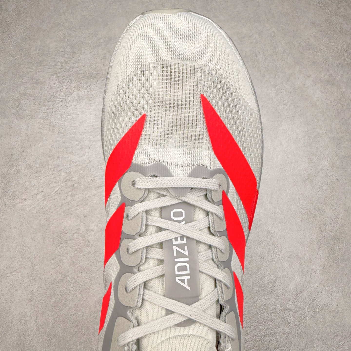 图片[4]-＃福利特价 AD Adizero EVO SL 马拉松竞速专业跑鞋 CELERMESH针织网面非常轻薄 纤维间的缝隙很大 可以保证跑步时的透气、排汗效果 鞋舌直接与两侧的内衬和鞋底连接在一起 在跑步过程中不会被鞋舌的左右移动所困扰 在标准鞋带孔的基础上再拓宽一组鞋带孔 适合不同脚型的需求 突破性 EnergyRods 技术，有助于跑者实现更好的成绩 中底独特的LIGHTSTRIKE PRO泡棉材质 微弹感觉在跑步过程中给予了良好的支撑体验 对于顶级精英和高水平进阶跑者来说 ADIOS PRO是一双值得信赖的竞速比赛用鞋 尺码：36 36.5 37.5 38 38.5 39 40 40.5 41 42 42.5 43 44 44.5 45-选品中心