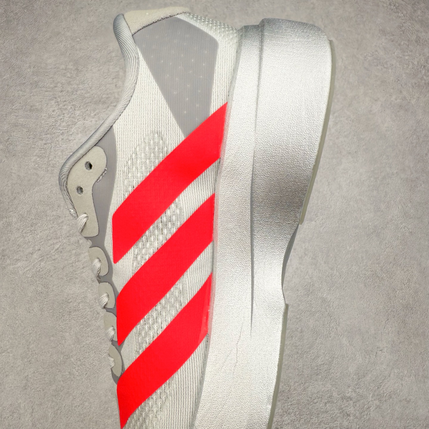 图片[7]-＃福利特价 AD Adizero EVO SL 马拉松竞速专业跑鞋 CELERMESH针织网面非常轻薄 纤维间的缝隙很大 可以保证跑步时的透气、排汗效果 鞋舌直接与两侧的内衬和鞋底连接在一起 在跑步过程中不会被鞋舌的左右移动所困扰 在标准鞋带孔的基础上再拓宽一组鞋带孔 适合不同脚型的需求 突破性 EnergyRods 技术，有助于跑者实现更好的成绩 中底独特的LIGHTSTRIKE PRO泡棉材质 微弹感觉在跑步过程中给予了良好的支撑体验 对于顶级精英和高水平进阶跑者来说 ADIOS PRO是一双值得信赖的竞速比赛用鞋 尺码：36 36.5 37.5 38 38.5 39 40 40.5 41 42 42.5 43 44 44.5 45-选品中心