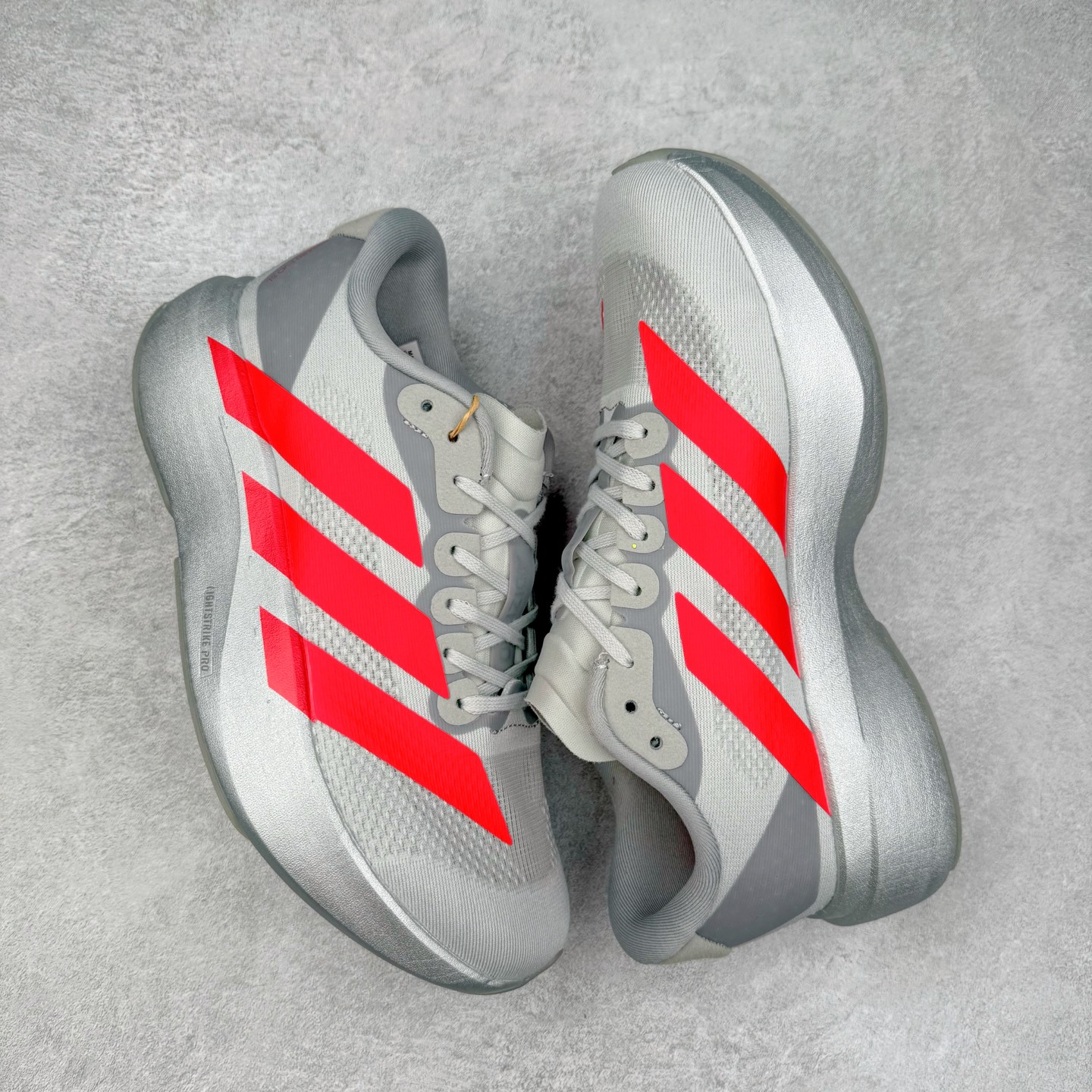 图片[3]-＃福利特价 AD Adizero EVO SL 马拉松竞速专业跑鞋 CELERMESH针织网面非常轻薄 纤维间的缝隙很大 可以保证跑步时的透气、排汗效果 鞋舌直接与两侧的内衬和鞋底连接在一起 在跑步过程中不会被鞋舌的左右移动所困扰 在标准鞋带孔的基础上再拓宽一组鞋带孔 适合不同脚型的需求 突破性 EnergyRods 技术，有助于跑者实现更好的成绩 中底独特的LIGHTSTRIKE PRO泡棉材质 微弹感觉在跑步过程中给予了良好的支撑体验 对于顶级精英和高水平进阶跑者来说 ADIOS PRO是一双值得信赖的竞速比赛用鞋 尺码：36 36.5 37.5 38 38.5 39 40 40.5 41 42 42.5 43 44 44.5 45-选品中心