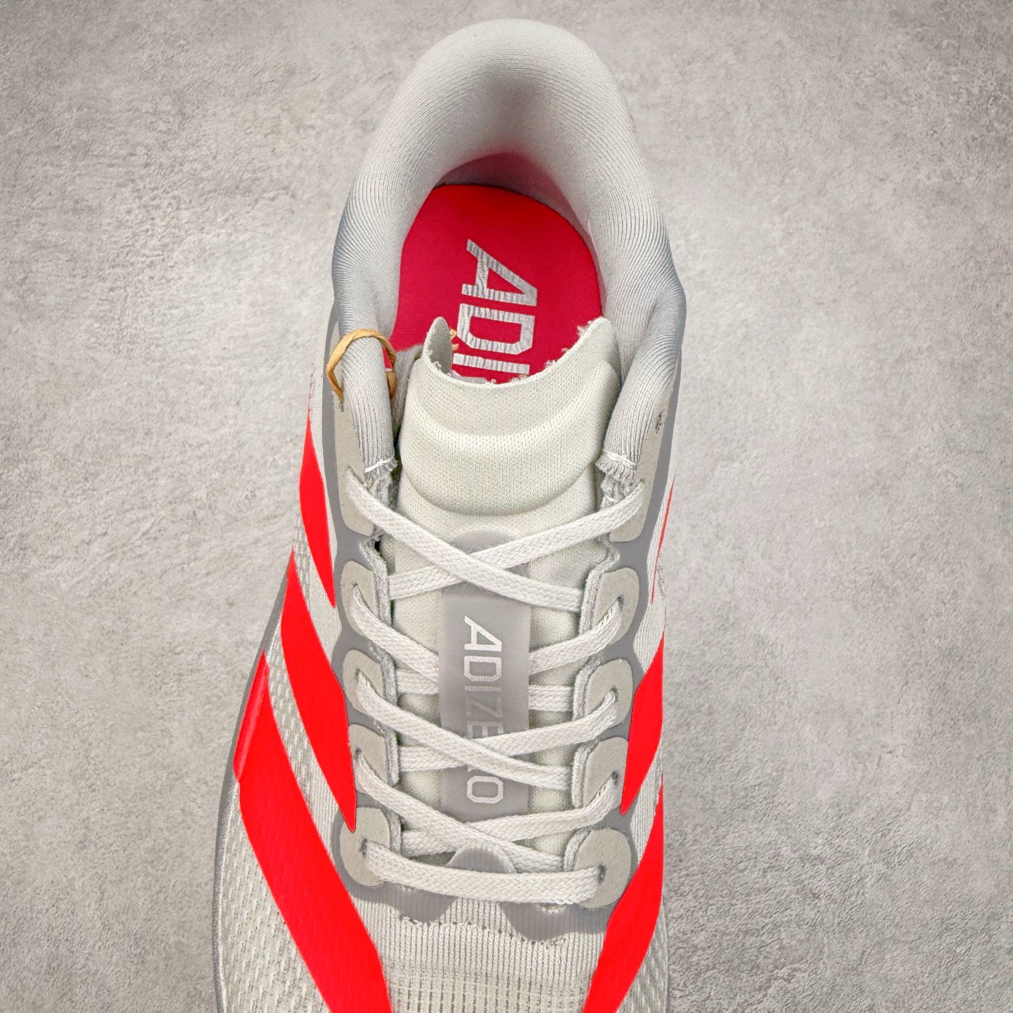 图片[5]-＃福利特价 AD Adizero EVO SL 马拉松竞速专业跑鞋 CELERMESH针织网面非常轻薄 纤维间的缝隙很大 可以保证跑步时的透气、排汗效果 鞋舌直接与两侧的内衬和鞋底连接在一起 在跑步过程中不会被鞋舌的左右移动所困扰 在标准鞋带孔的基础上再拓宽一组鞋带孔 适合不同脚型的需求 突破性 EnergyRods 技术，有助于跑者实现更好的成绩 中底独特的LIGHTSTRIKE PRO泡棉材质 微弹感觉在跑步过程中给予了良好的支撑体验 对于顶级精英和高水平进阶跑者来说 ADIOS PRO是一双值得信赖的竞速比赛用鞋 尺码：36 36.5 37.5 38 38.5 39 40 40.5 41 42 42.5 43 44 44.5 45-选品中心