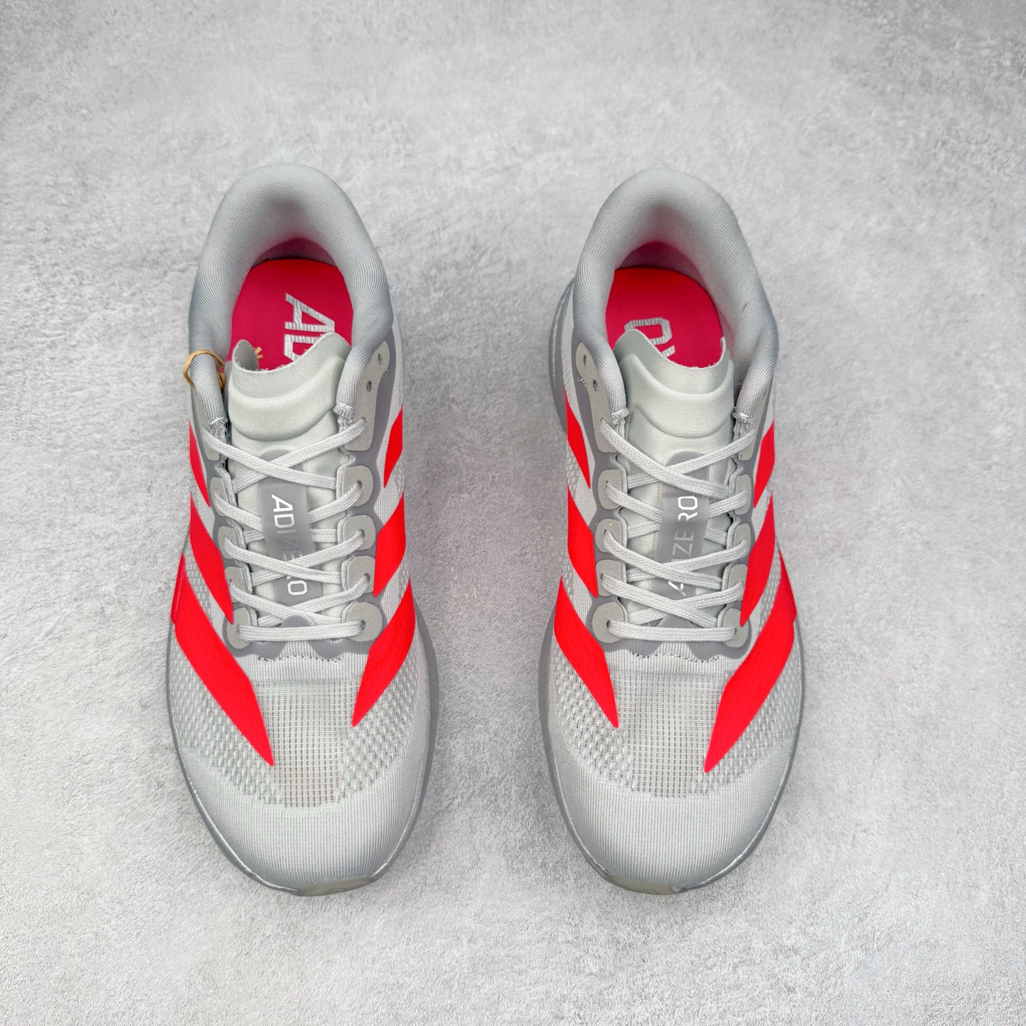 图片[2]-＃福利特价 AD Adizero EVO SL 马拉松竞速专业跑鞋 CELERMESH针织网面非常轻薄 纤维间的缝隙很大 可以保证跑步时的透气、排汗效果 鞋舌直接与两侧的内衬和鞋底连接在一起 在跑步过程中不会被鞋舌的左右移动所困扰 在标准鞋带孔的基础上再拓宽一组鞋带孔 适合不同脚型的需求 突破性 EnergyRods 技术，有助于跑者实现更好的成绩 中底独特的LIGHTSTRIKE PRO泡棉材质 微弹感觉在跑步过程中给予了良好的支撑体验 对于顶级精英和高水平进阶跑者来说 ADIOS PRO是一双值得信赖的竞速比赛用鞋 尺码：36 36.5 37.5 38 38.5 39 40 40.5 41 42 42.5 43 44 44.5 45-选品中心