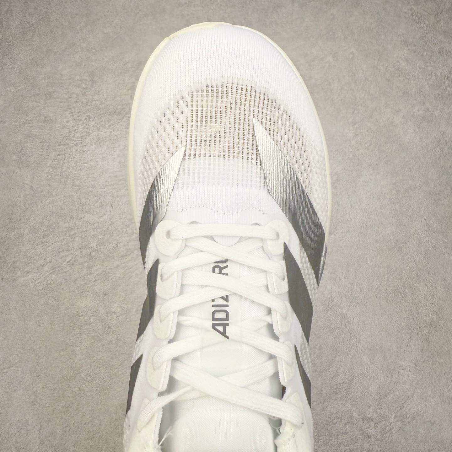 图片[4]-＃福利特价 AD Adizero EVO SL 马拉松竞速专业跑鞋 CELERMESH针织网面非常轻薄 纤维间的缝隙很大 可以保证跑步时的透气、排汗效果 鞋舌直接与两侧的内衬和鞋底连接在一起 在跑步过程中不会被鞋舌的左右移动所困扰 在标准鞋带孔的基础上再拓宽一组鞋带孔 适合不同脚型的需求 突破性 EnergyRods 技术，有助于跑者实现更好的成绩 中底独特的LIGHTSTRIKE PRO泡棉材质 微弹感觉在跑步过程中给予了良好的支撑体验 对于顶级精英和高水平进阶跑者来说 ADIOS PRO是一双值得信赖的竞速比赛用鞋 尺码：36 36.5 37.5 38 38.5 39 40 40.5 41 42 42.5 43 44 44.5 45-选品中心