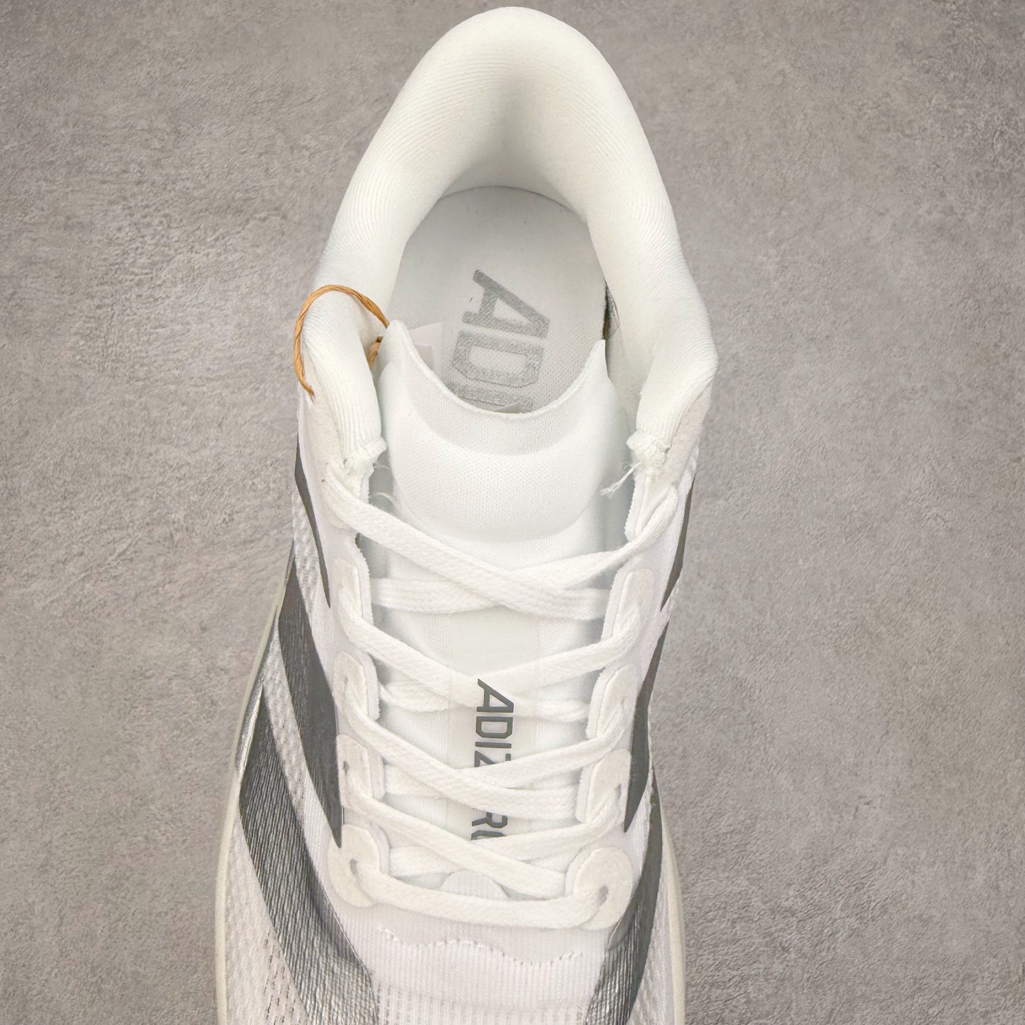 图片[5]-＃福利特价 AD Adizero EVO SL 马拉松竞速专业跑鞋 CELERMESH针织网面非常轻薄 纤维间的缝隙很大 可以保证跑步时的透气、排汗效果 鞋舌直接与两侧的内衬和鞋底连接在一起 在跑步过程中不会被鞋舌的左右移动所困扰 在标准鞋带孔的基础上再拓宽一组鞋带孔 适合不同脚型的需求 突破性 EnergyRods 技术，有助于跑者实现更好的成绩 中底独特的LIGHTSTRIKE PRO泡棉材质 微弹感觉在跑步过程中给予了良好的支撑体验 对于顶级精英和高水平进阶跑者来说 ADIOS PRO是一双值得信赖的竞速比赛用鞋 尺码：36 36.5 37.5 38 38.5 39 40 40.5 41 42 42.5 43 44 44.5 45-选品中心