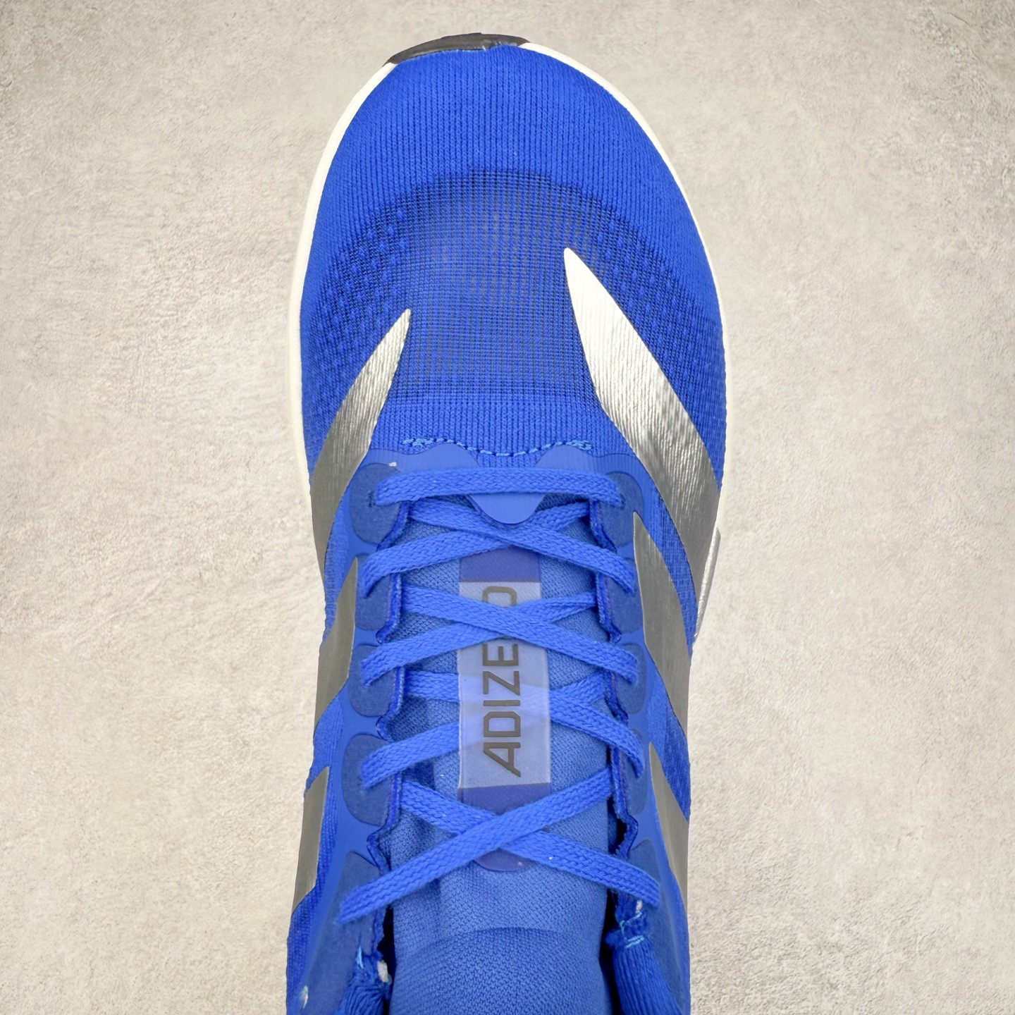 图片[4]-＃福利特价 AD Adizero EVO SL 马拉松竞速专业跑鞋 CELERMESH针织网面非常轻薄 纤维间的缝隙很大 可以保证跑步时的透气、排汗效果 鞋舌直接与两侧的内衬和鞋底连接在一起 在跑步过程中不会被鞋舌的左右移动所困扰 在标准鞋带孔的基础上再拓宽一组鞋带孔 适合不同脚型的需求 突破性 EnergyRods 技术，有助于跑者实现更好的成绩 中底独特的LIGHTSTRIKE PRO泡棉材质 微弹感觉在跑步过程中给予了良好的支撑体验 对于顶级精英和高水平进阶跑者来说 ADIOS PRO是一双值得信赖的竞速比赛用鞋 尺码：36 36.5 37.5 38 38.5 39 40 40.5 41 42 42.5 43 44 44.5 45-选品中心