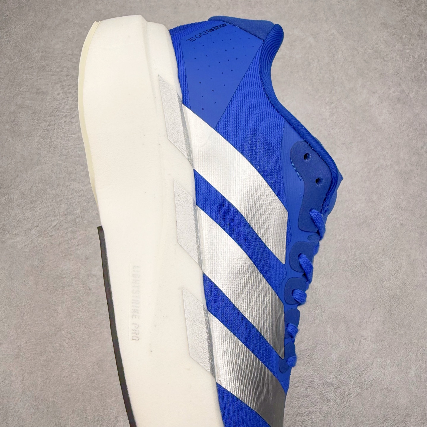 图片[6]-＃福利特价 AD Adizero EVO SL 马拉松竞速专业跑鞋 CELERMESH针织网面非常轻薄 纤维间的缝隙很大 可以保证跑步时的透气、排汗效果 鞋舌直接与两侧的内衬和鞋底连接在一起 在跑步过程中不会被鞋舌的左右移动所困扰 在标准鞋带孔的基础上再拓宽一组鞋带孔 适合不同脚型的需求 突破性 EnergyRods 技术，有助于跑者实现更好的成绩 中底独特的LIGHTSTRIKE PRO泡棉材质 微弹感觉在跑步过程中给予了良好的支撑体验 对于顶级精英和高水平进阶跑者来说 ADIOS PRO是一双值得信赖的竞速比赛用鞋 尺码：36 36.5 37.5 38 38.5 39 40 40.5 41 42 42.5 43 44 44.5 45-选品中心